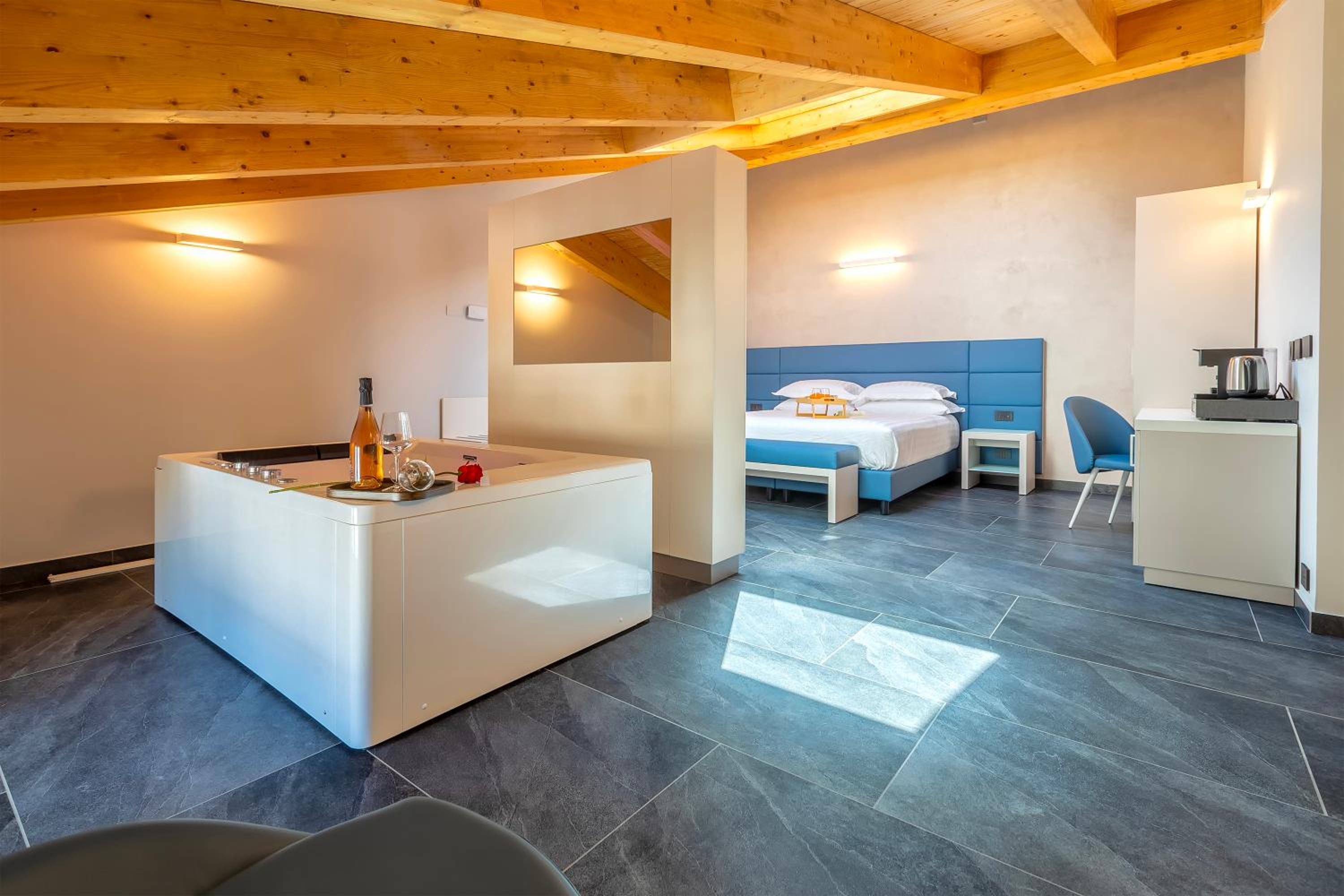 Mesbeglia Luxury Rooms