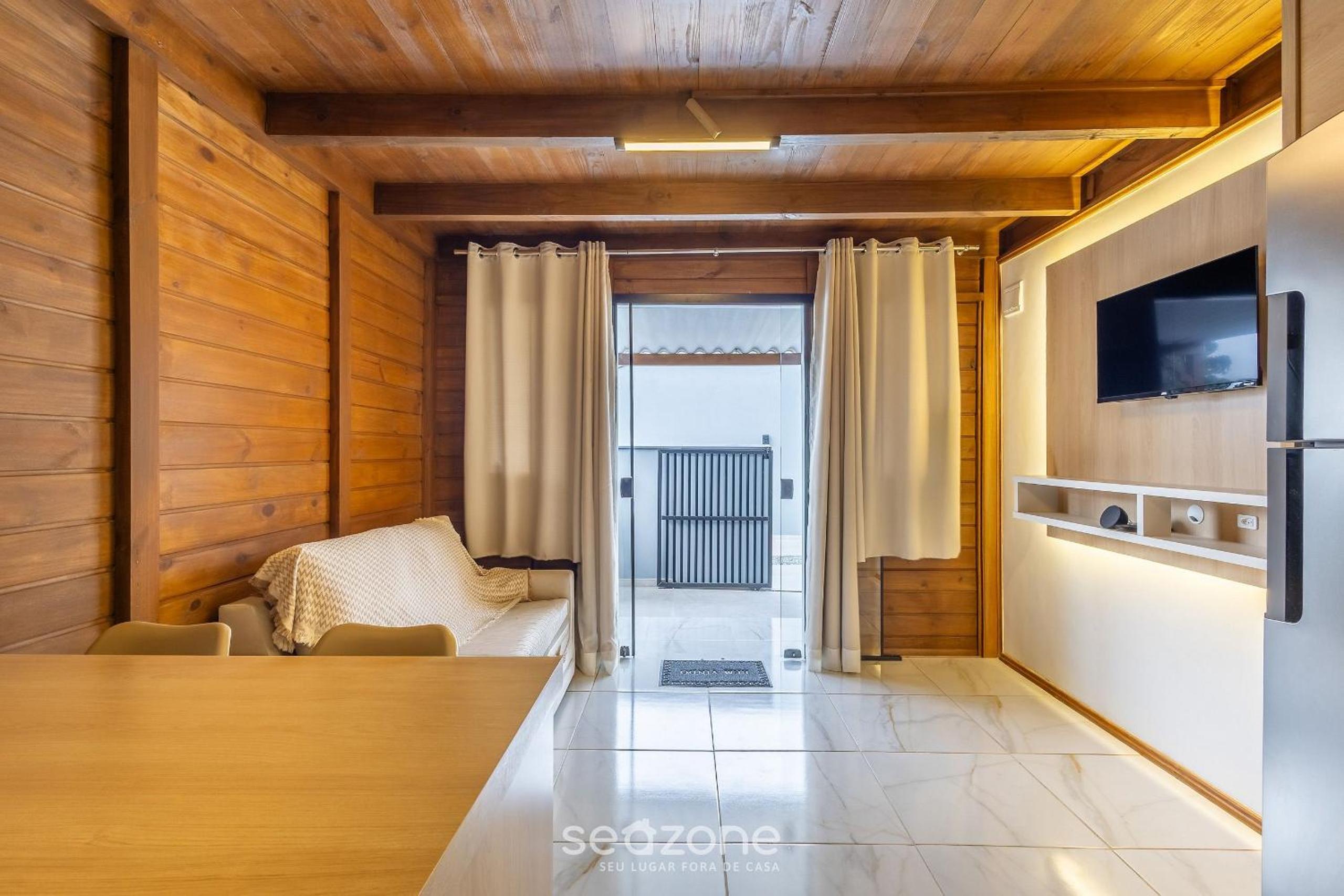 Comfortable and Sophisticated Accommodations Just Minutes from the Beach - VIL