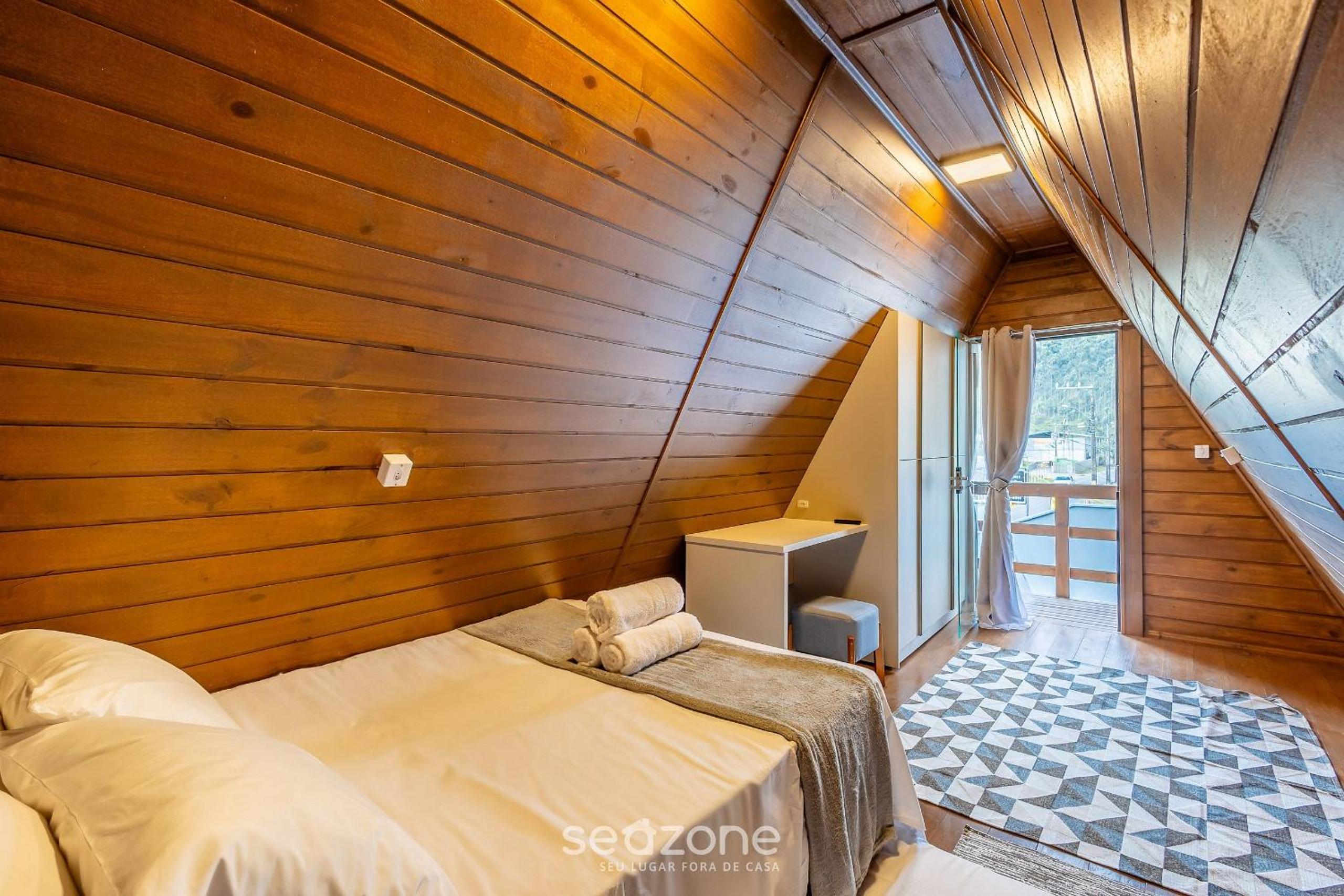 Comfortable and Sophisticated Accommodations Just Minutes from the Beach - VIL