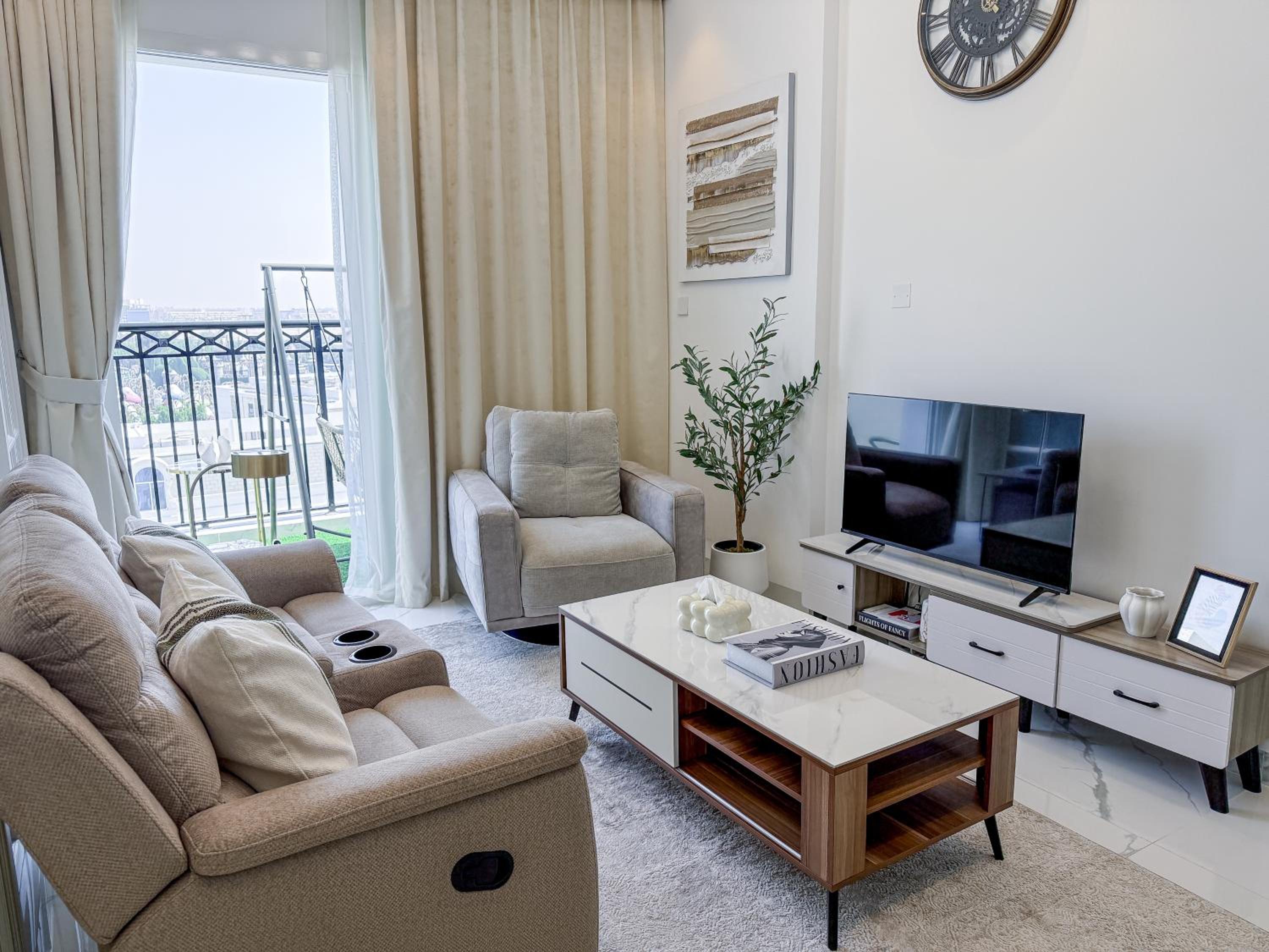 1BR Lagoon View Luxury Spa Retreat near Miracle Garden