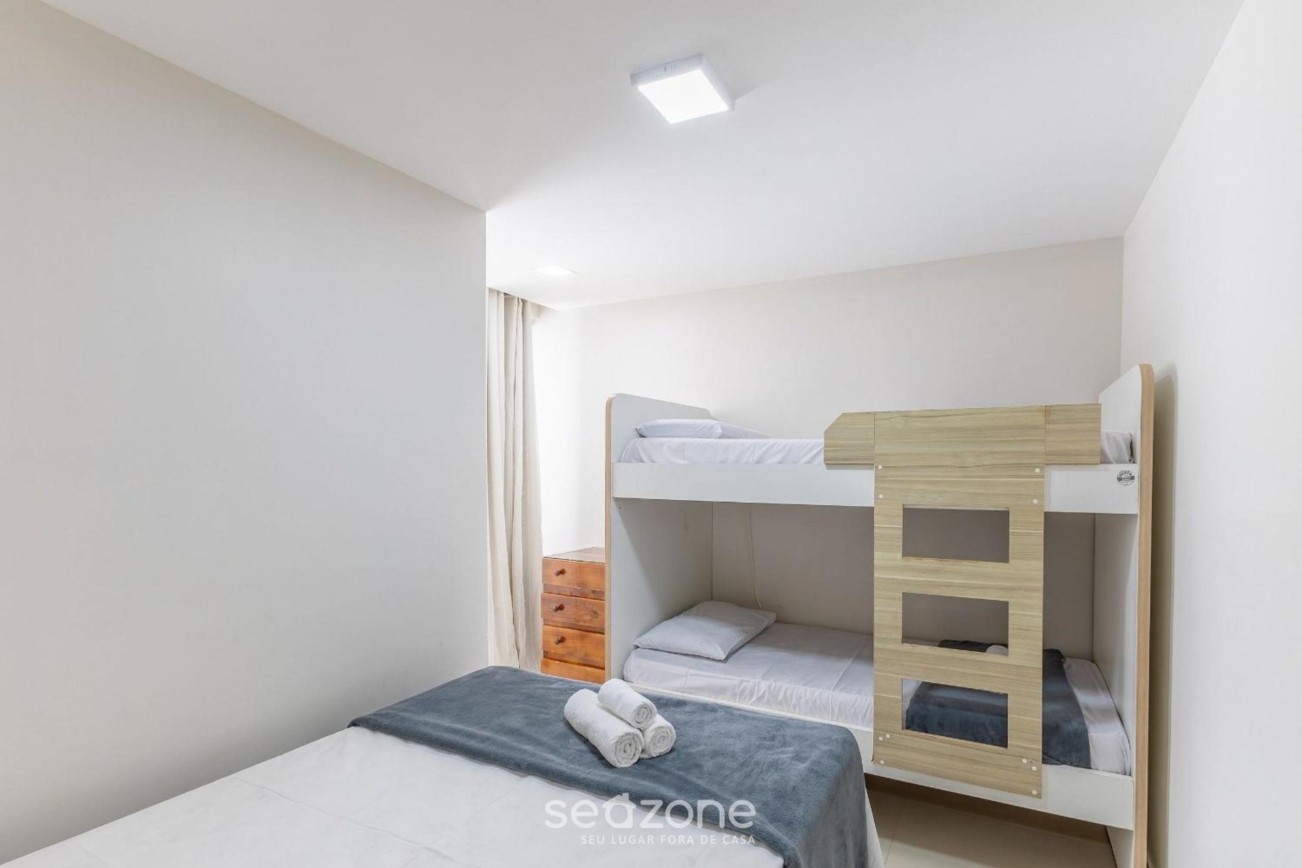 Apt w/ terrace & BBQ 100m from the sea ELLC0000