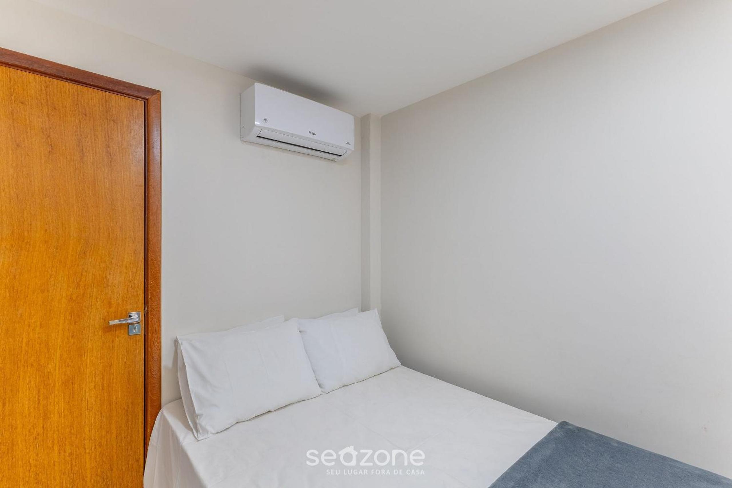 Apt w/ terrace & BBQ 100m from the sea ELLC0000
