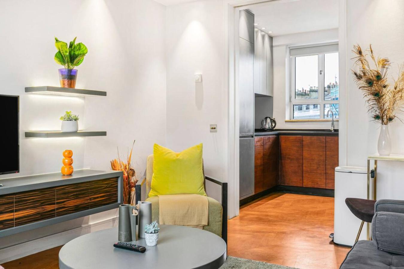 Stylish Chelsea Home - Elevator and Best Location