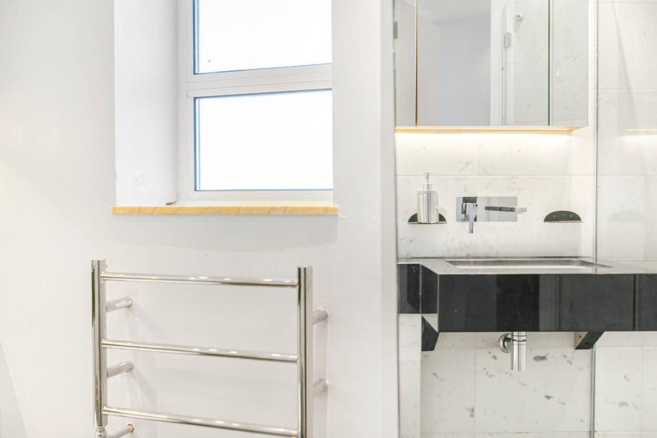 Stylish Chelsea Home - Elevator and Best Location