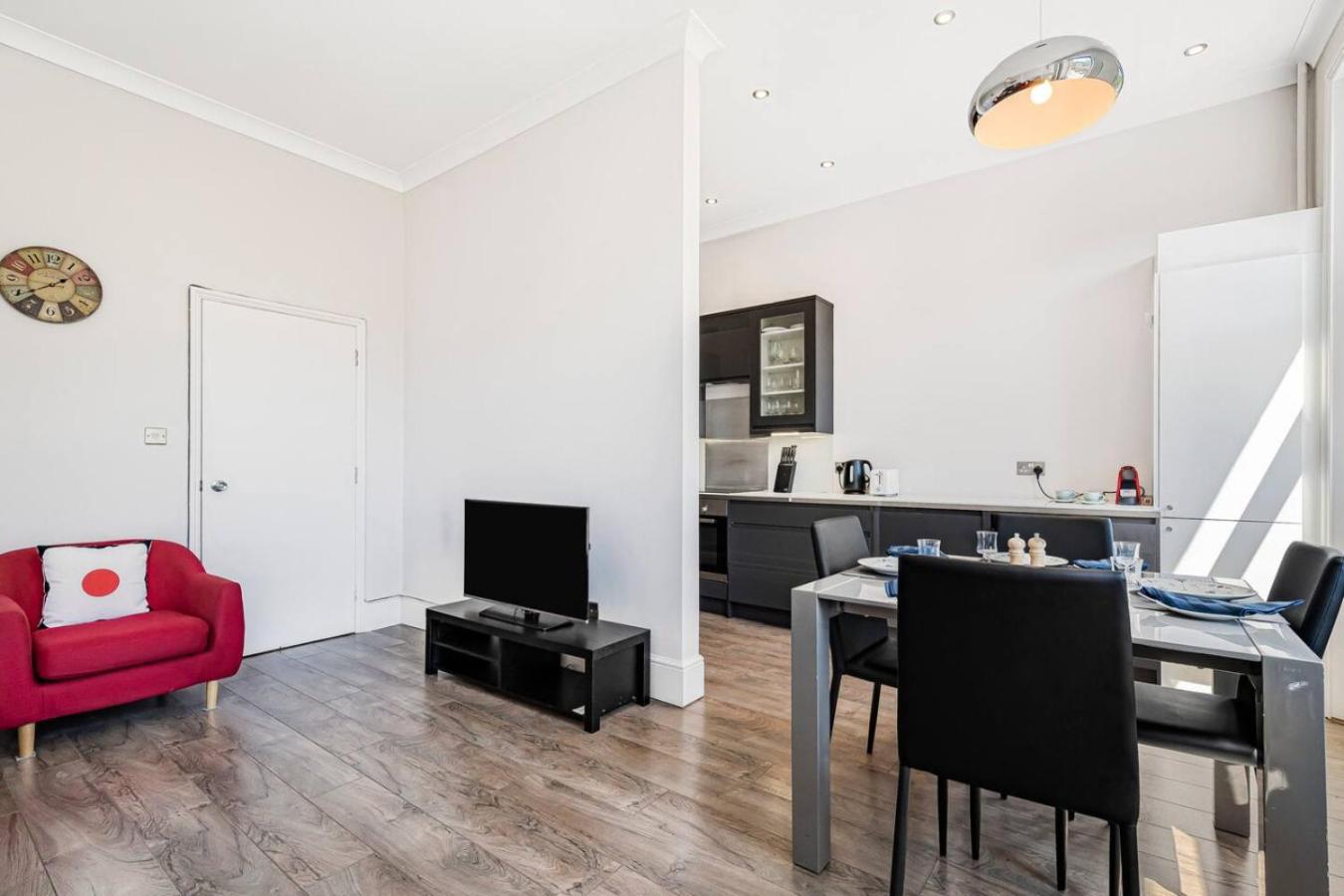 Stylish Kensington Home - Amazing Location