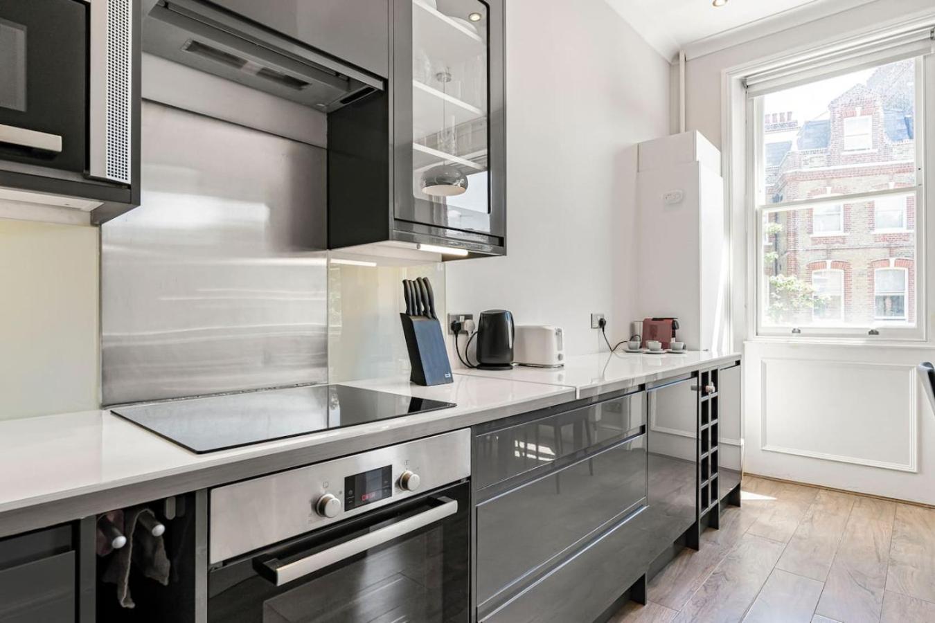 Stylish Kensington Home - Amazing Location
