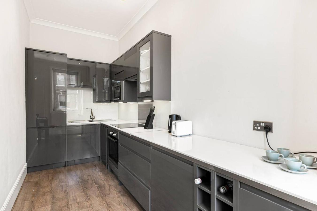 Stylish Kensington Home - Amazing Location