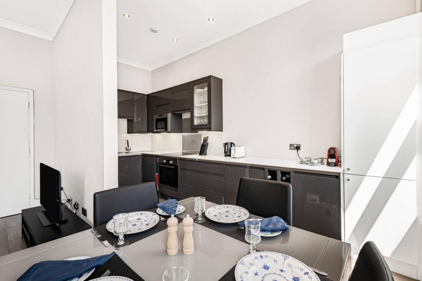 Stylish Kensington Home - Amazing Location