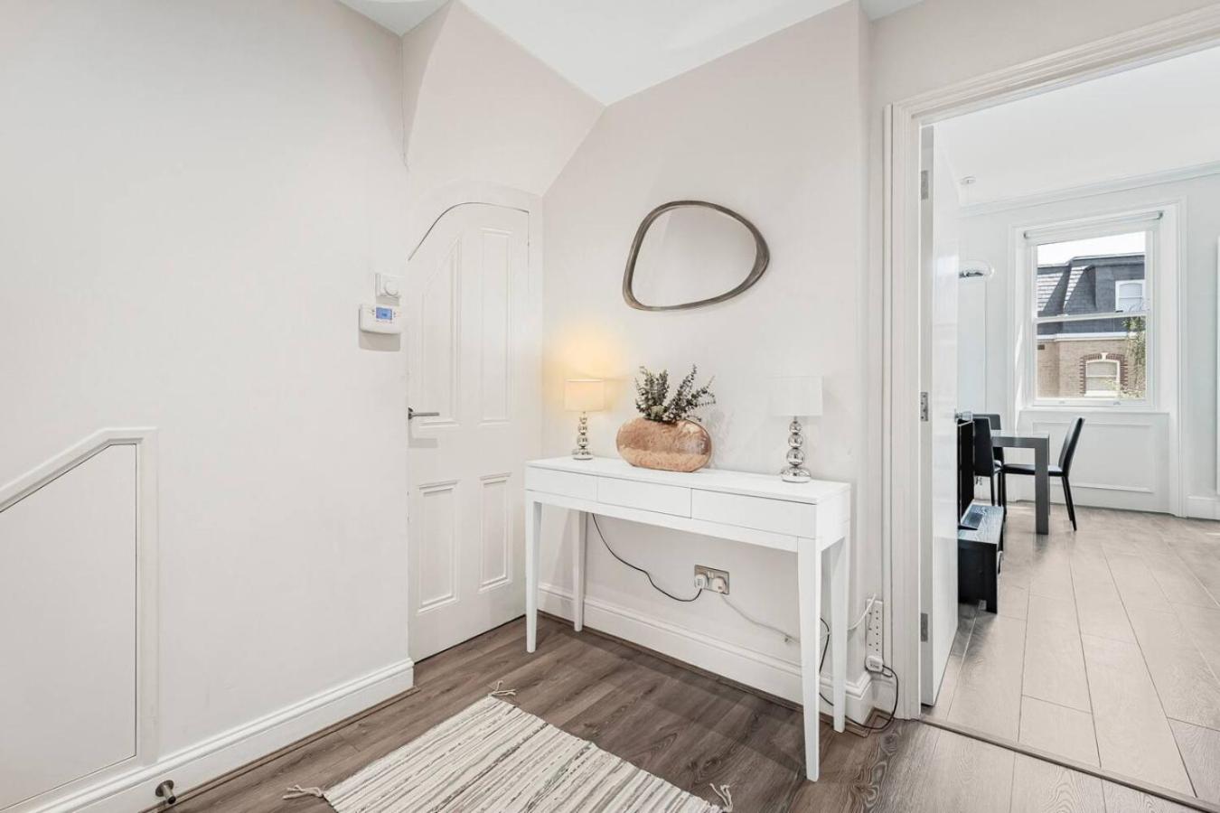 Stylish Kensington Home - Amazing Location