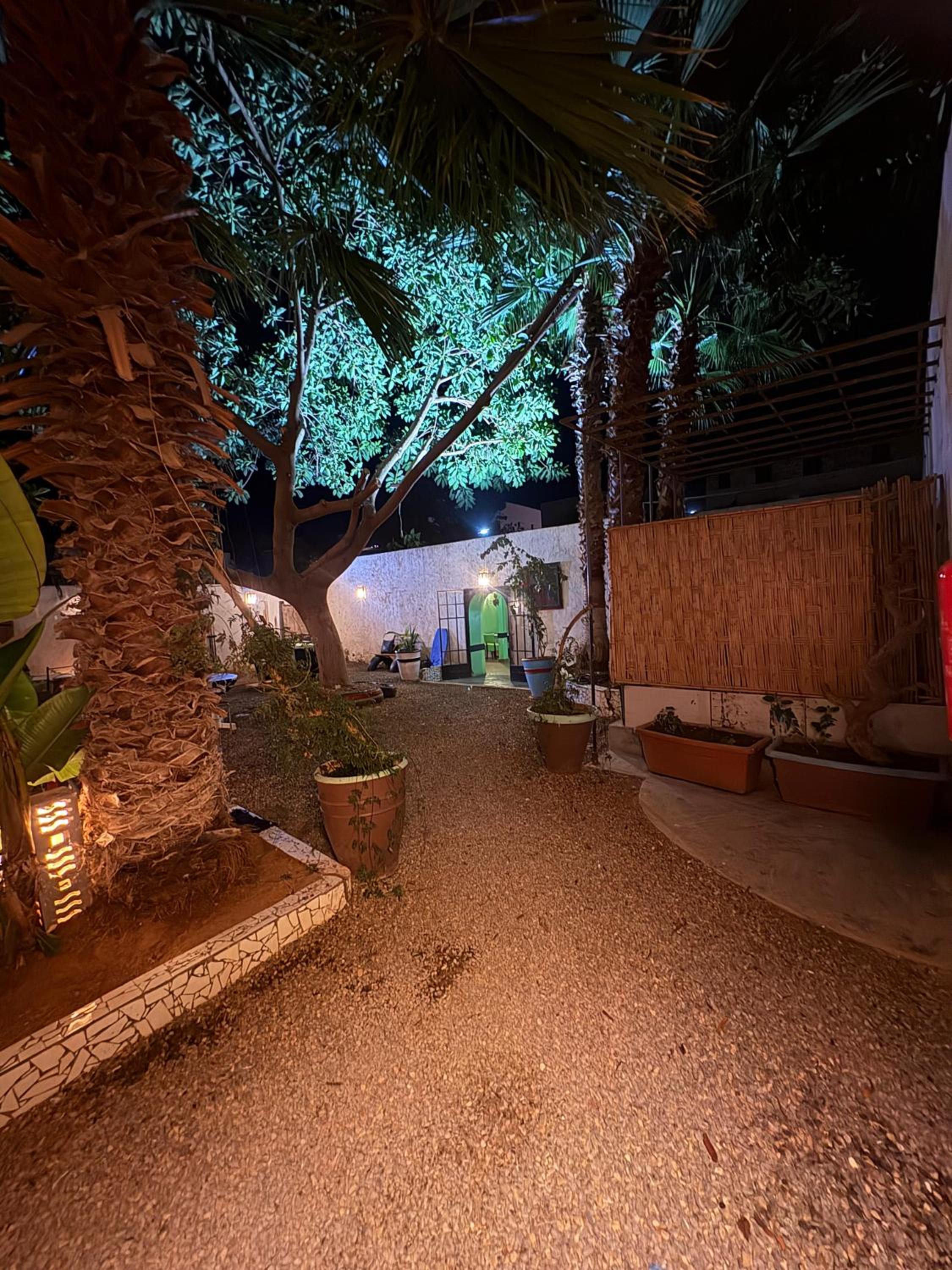 ASARAG GUEST HOUSE, YOGA & Surf