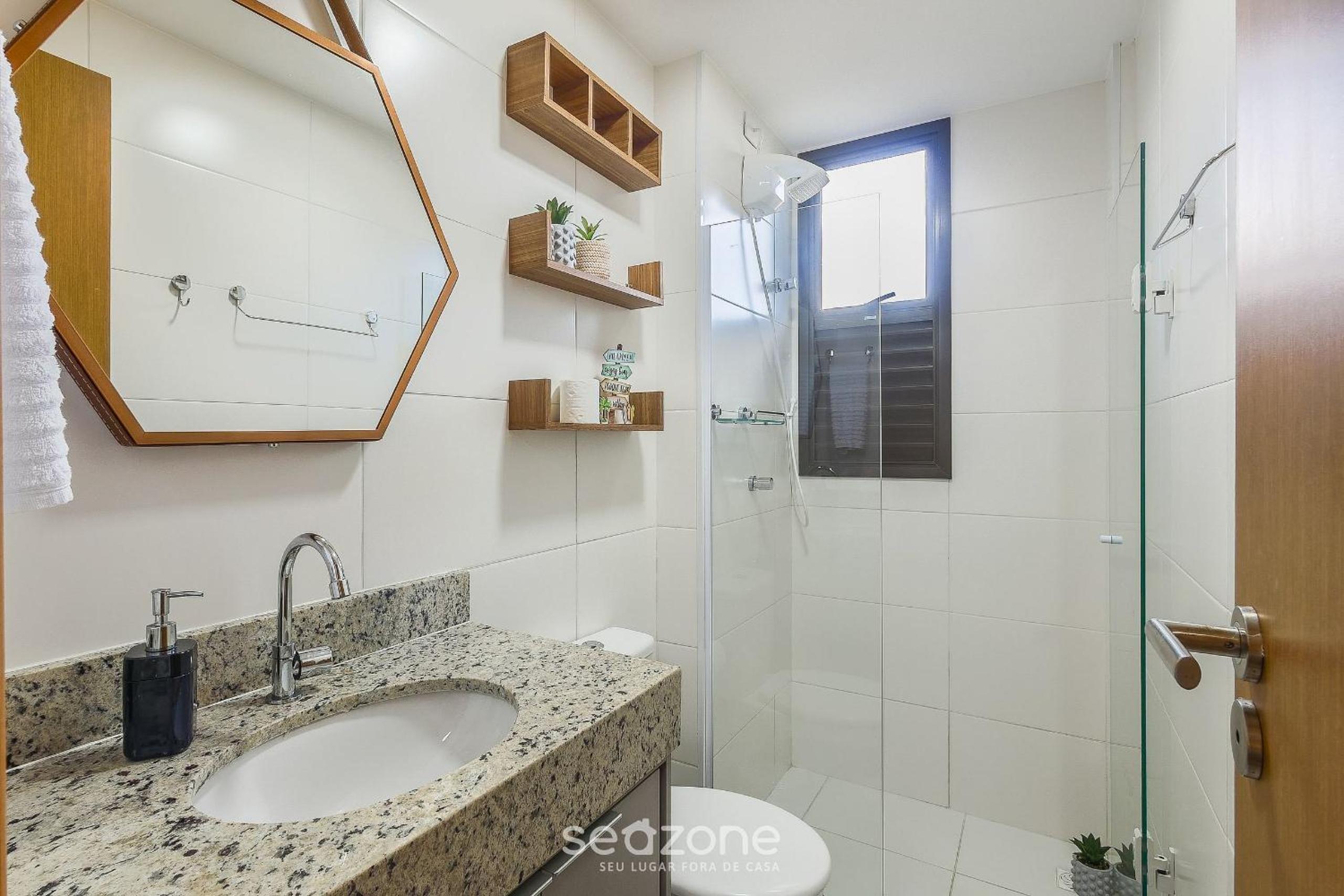 2 Suite Apartment in Condo with Pool EKO0008