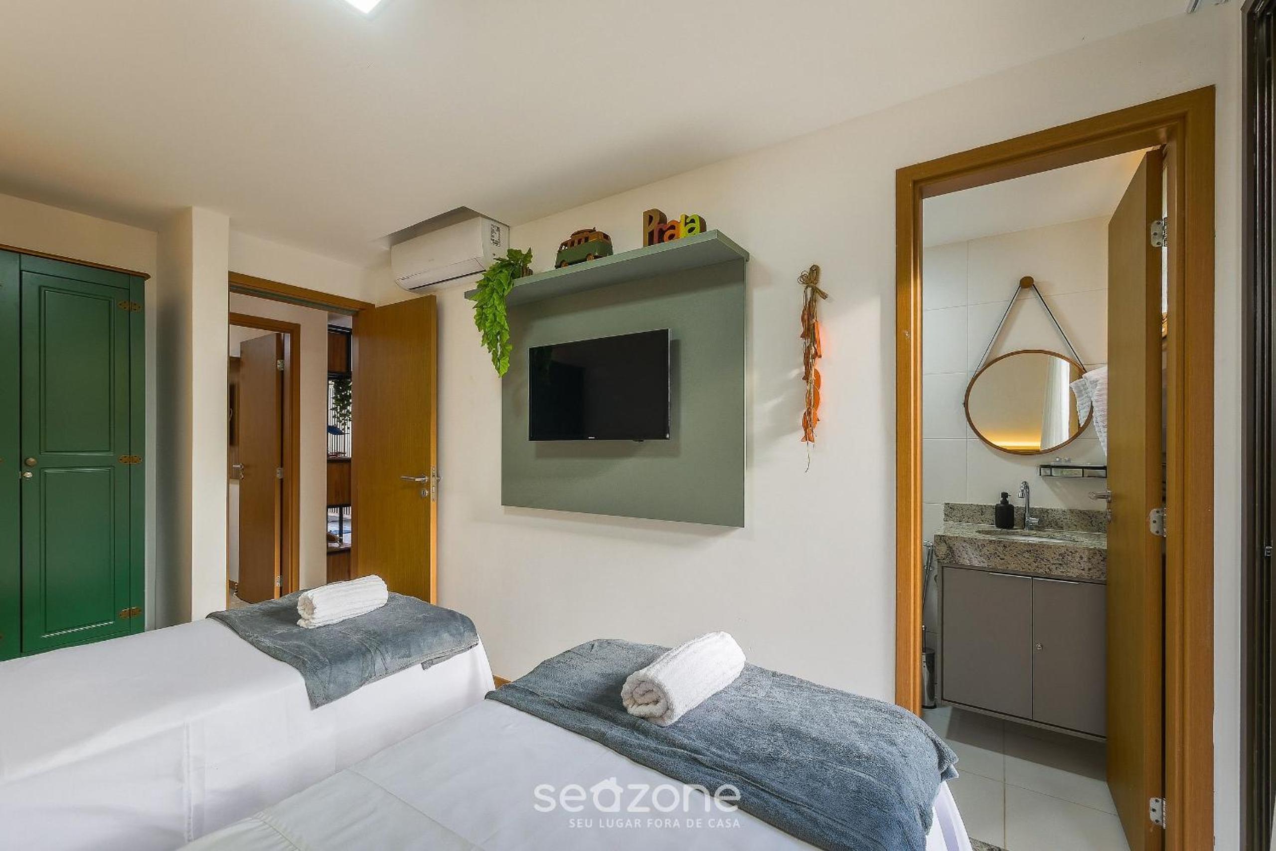 2 Suite Apartment in Condo with Pool EKO0008