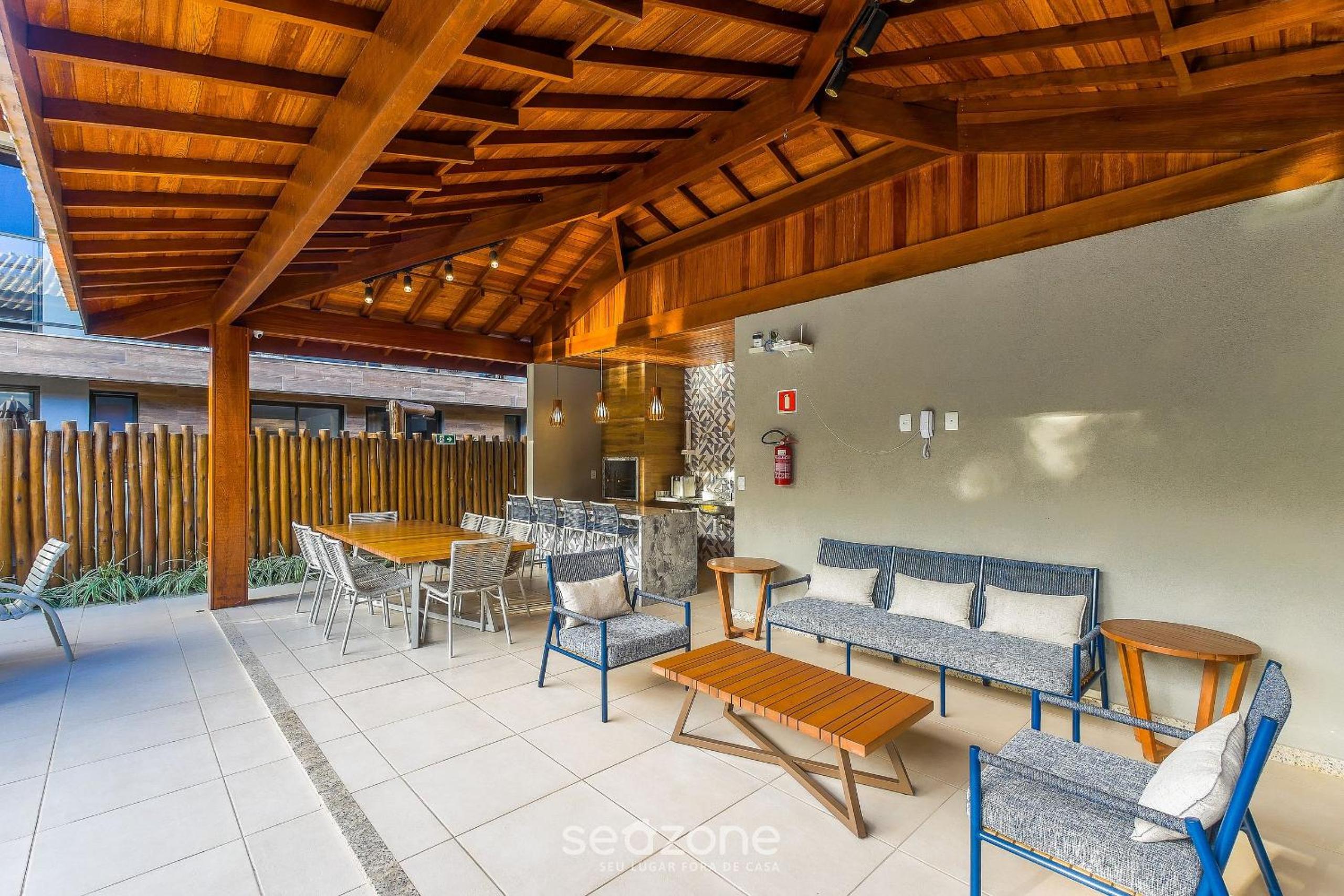 2 Suite Apartment in Condo with Pool EKO0008