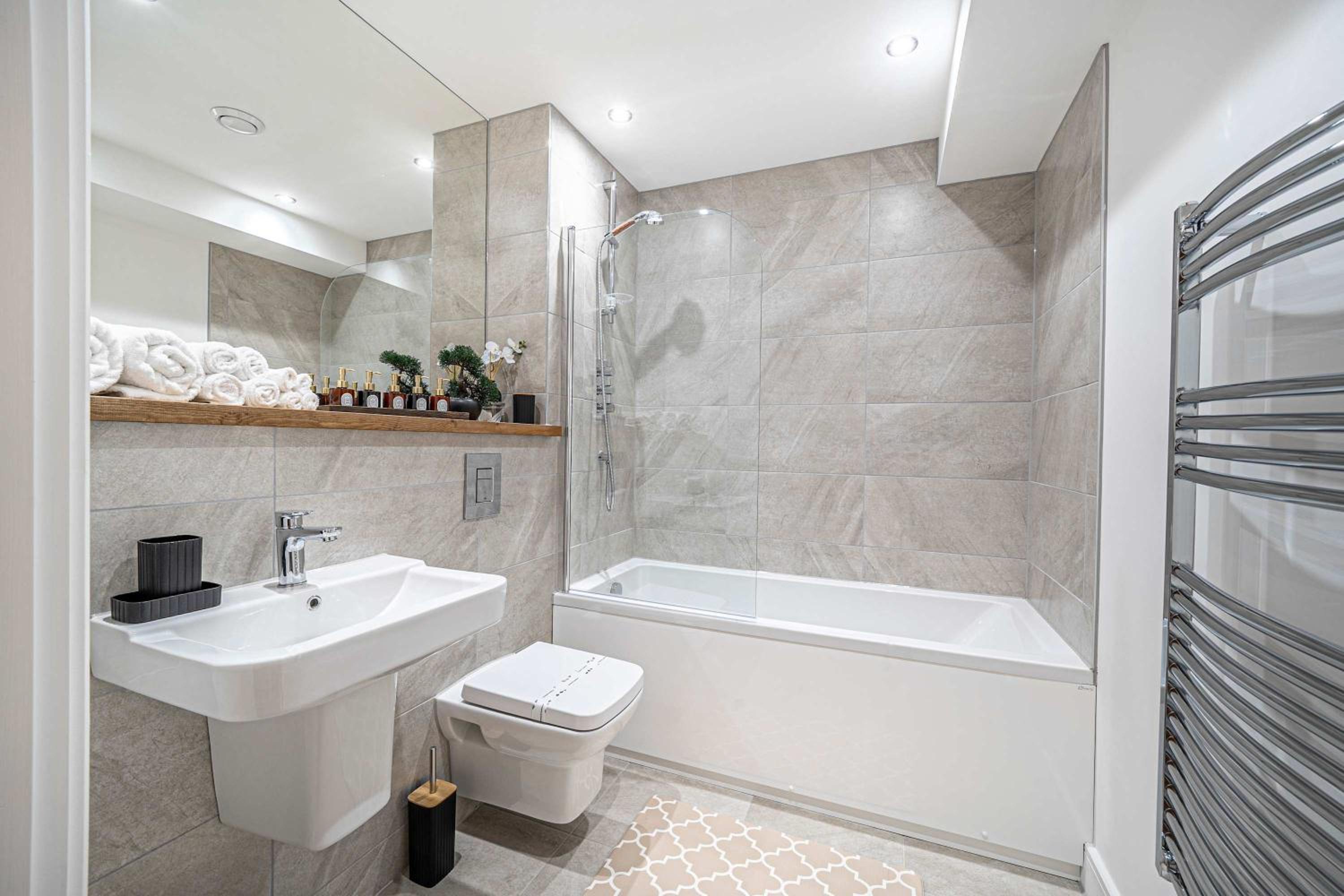 Unique 2-Bed, 2-Bath Apartment with Private Terrace, Near Leeds Bus Station & City Centre