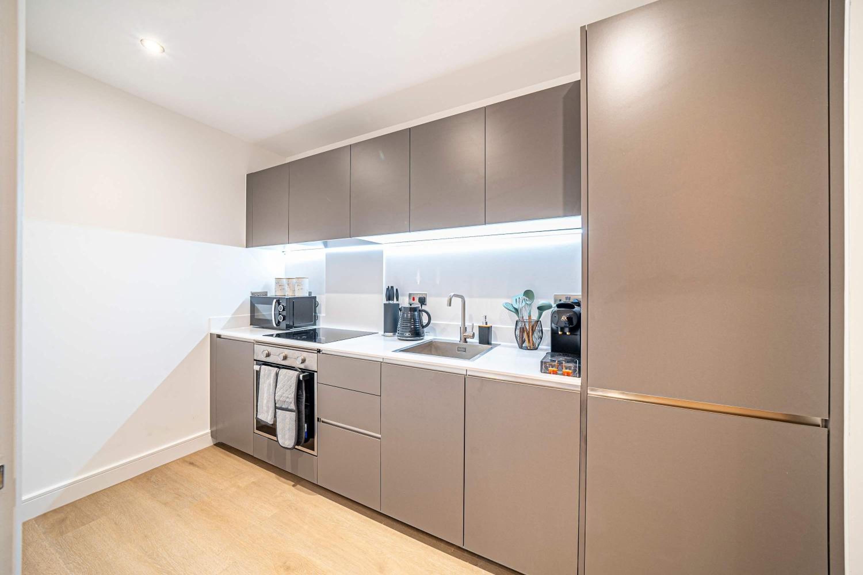 Unique 2-Bed, 2-Bath Apartment with Private Terrace, Near Leeds Bus Station & City Centre