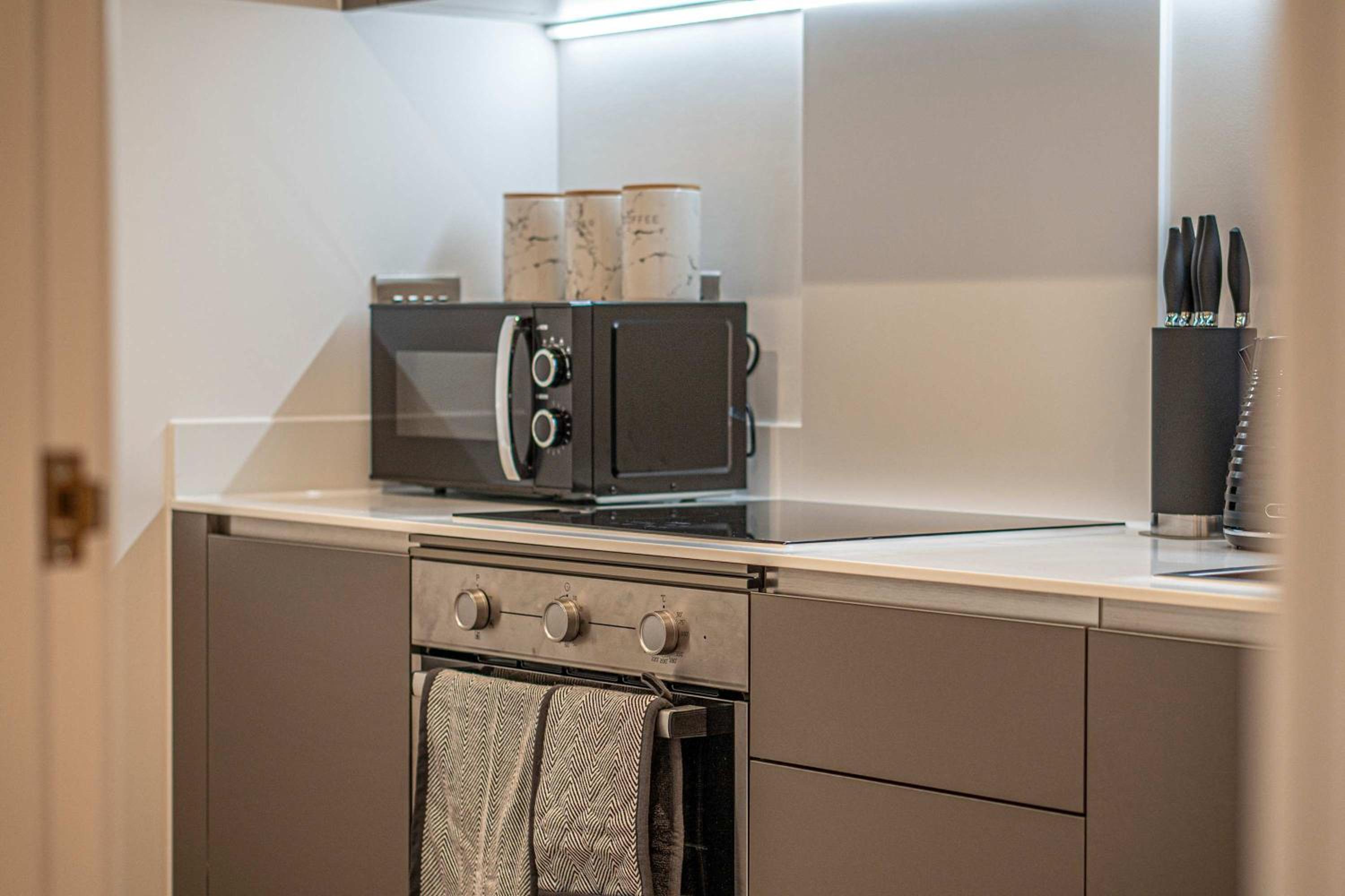 Unique 2-Bed, 2-Bath Apartment with Private Terrace, Near Leeds Bus Station & City Centre