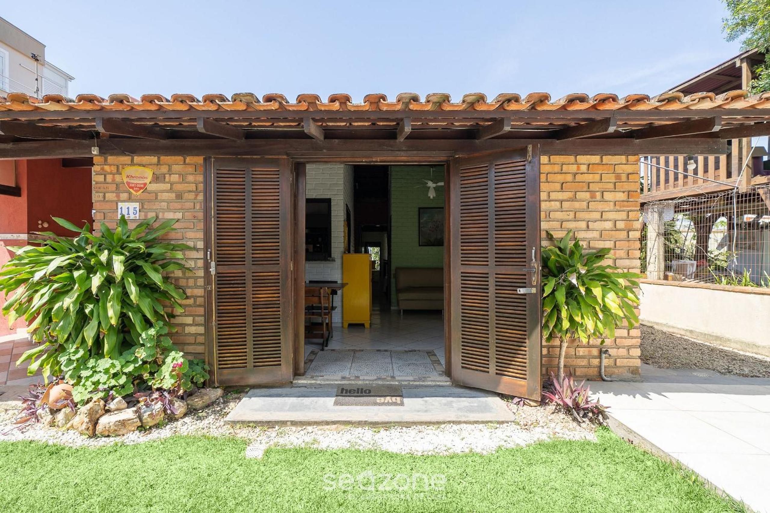 3BR House 230m from beach w/ BBQ & Grg RGV115