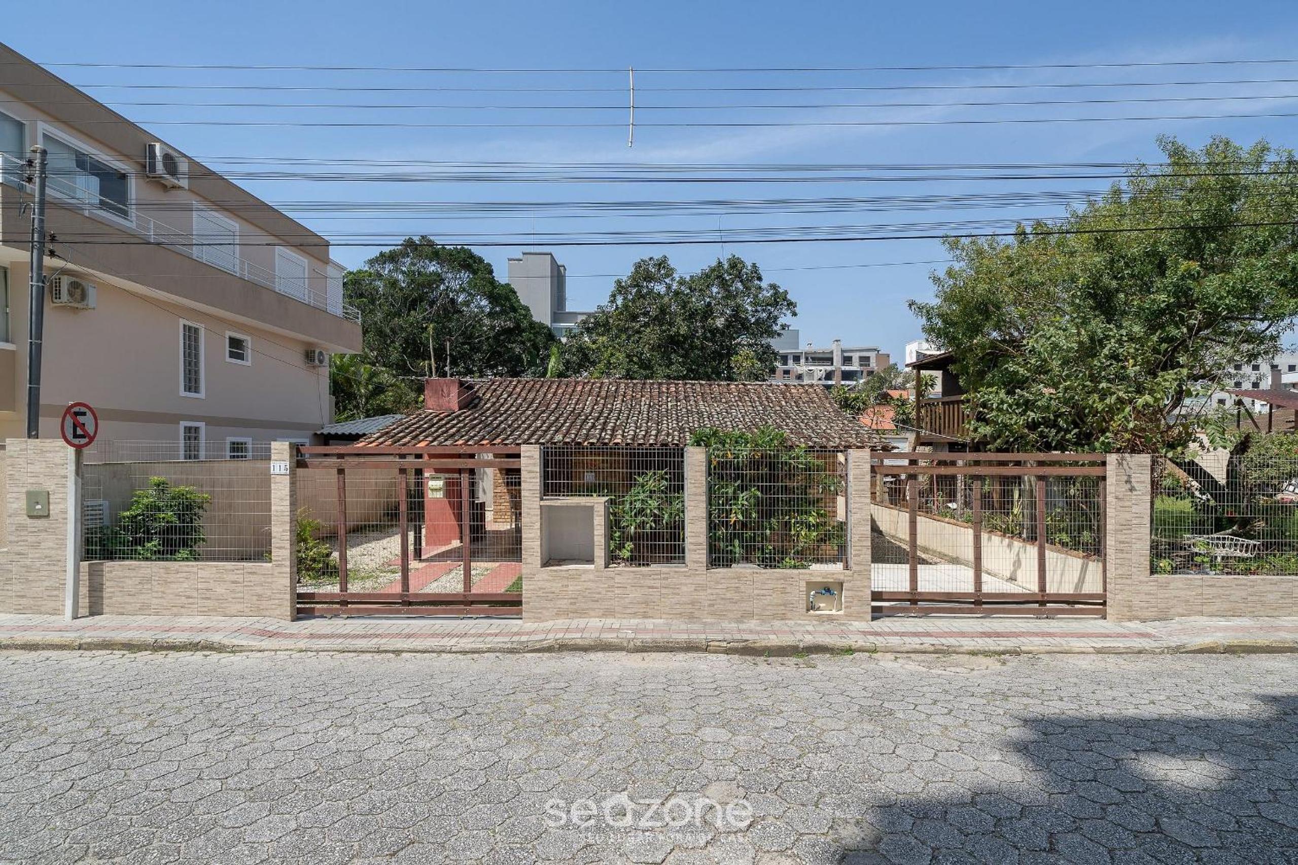 3BR House 230m from beach w/ BBQ & Grg RGV115