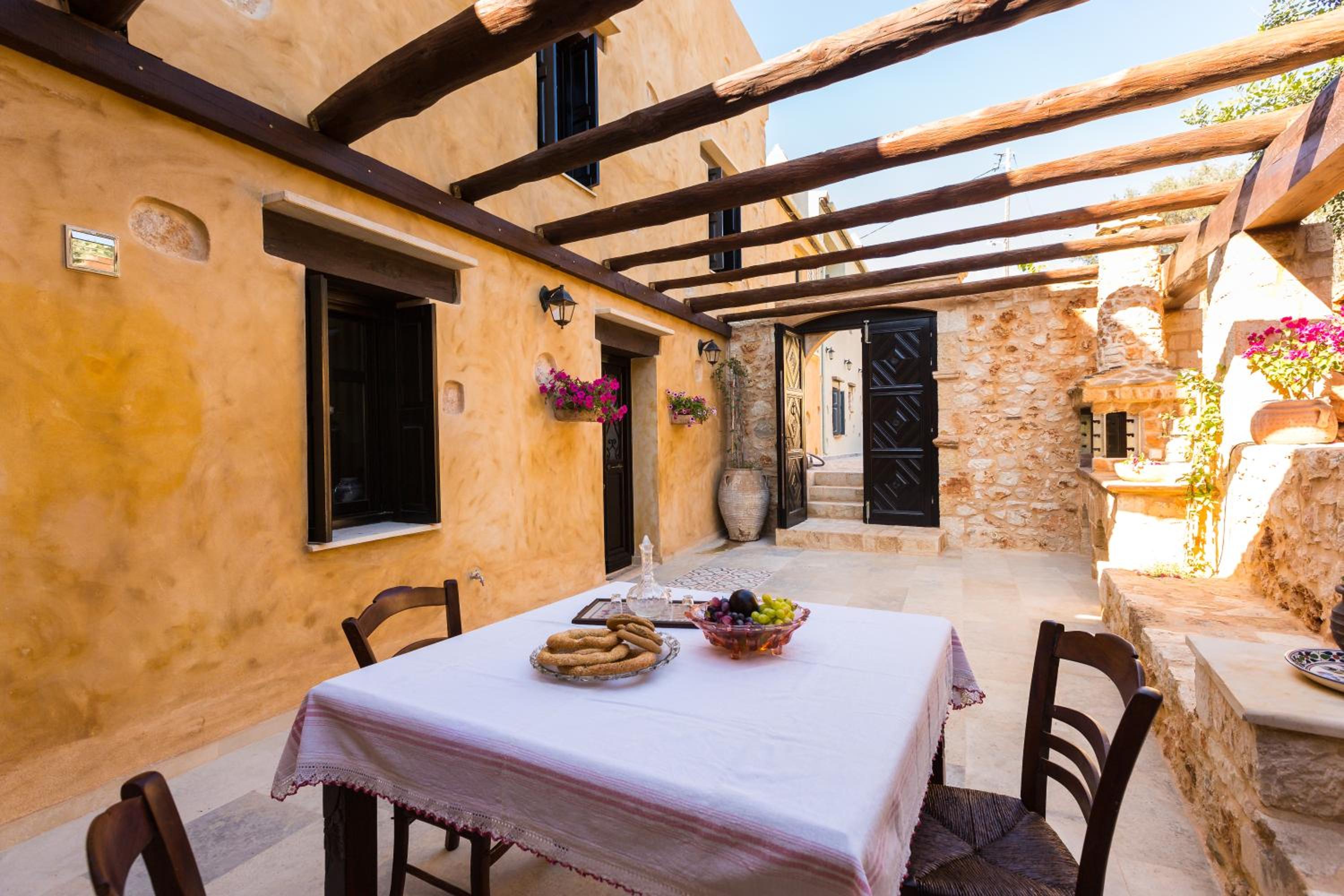ERONDAS Cretan Country Villas