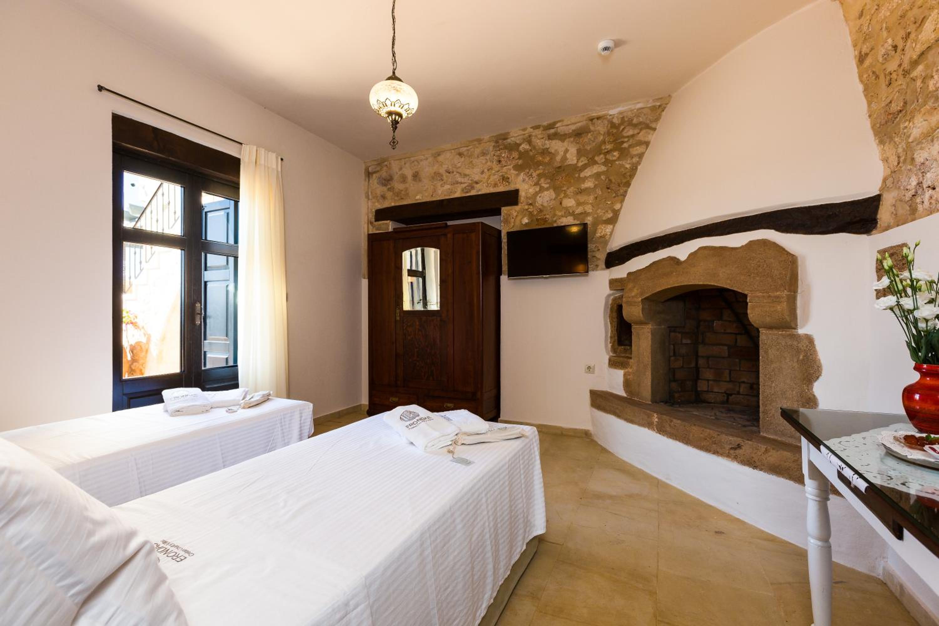 ERONDAS Cretan Country Villas