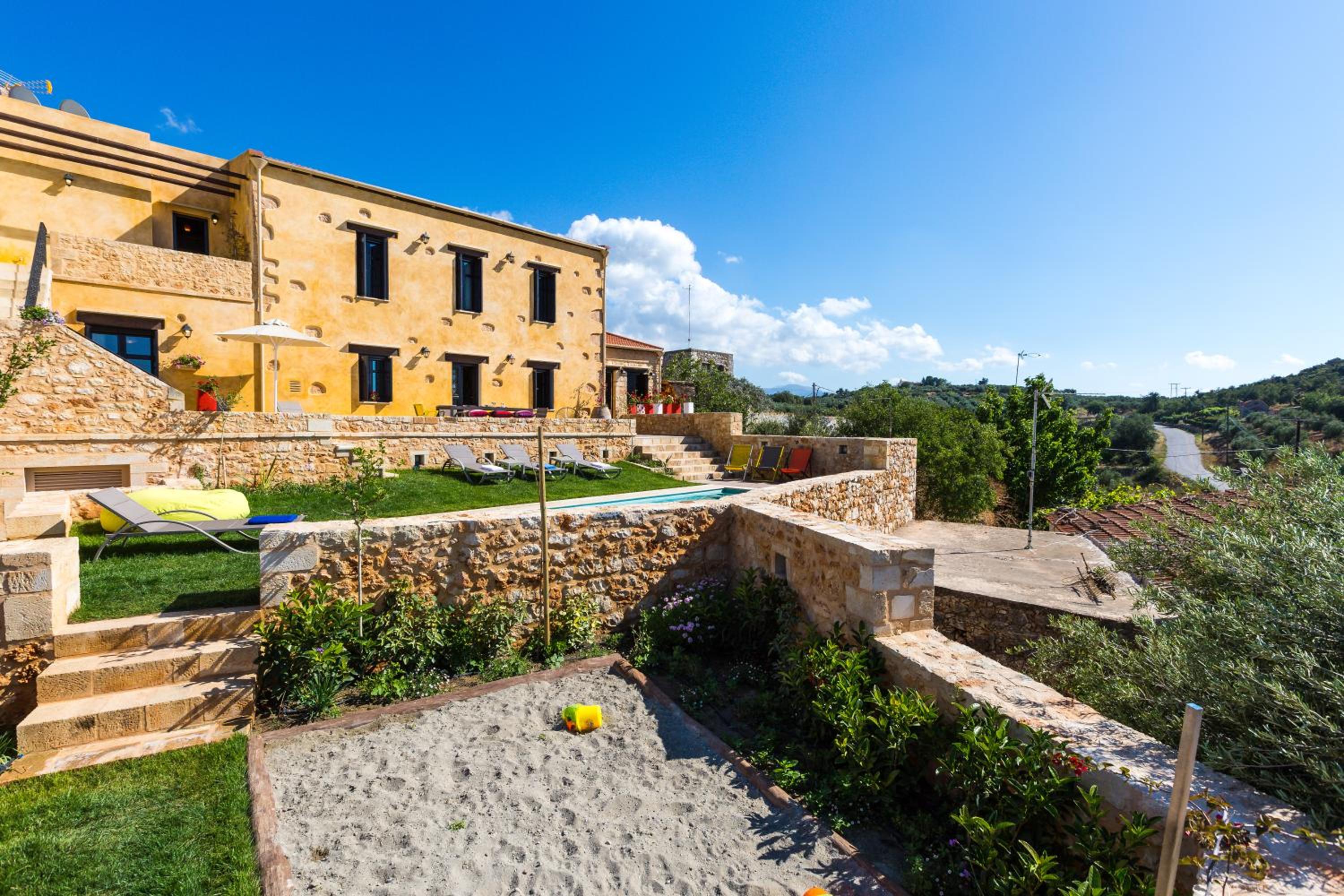ERONDAS Cretan Country Villas