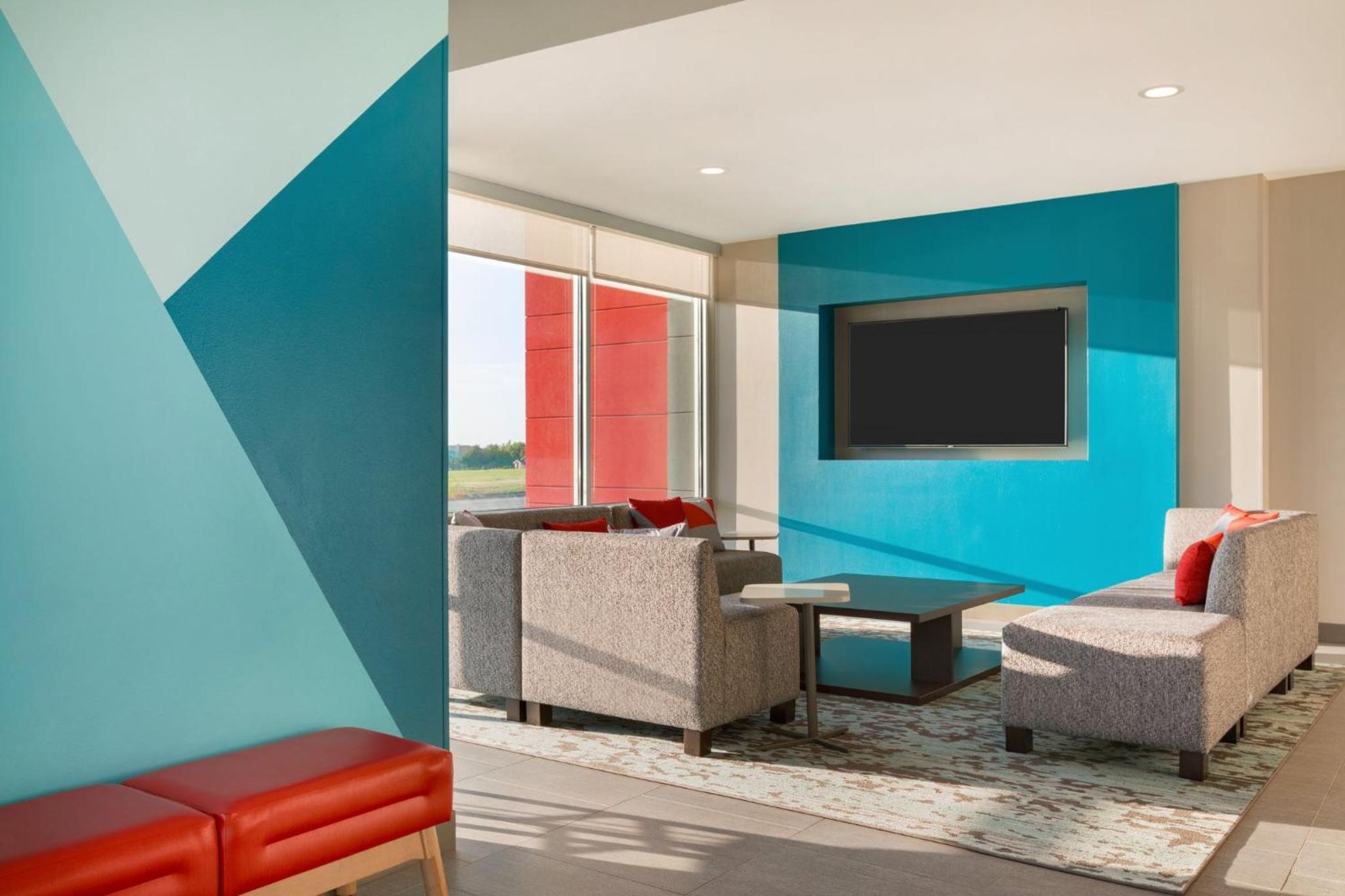 avid hotel - Hays by IHG