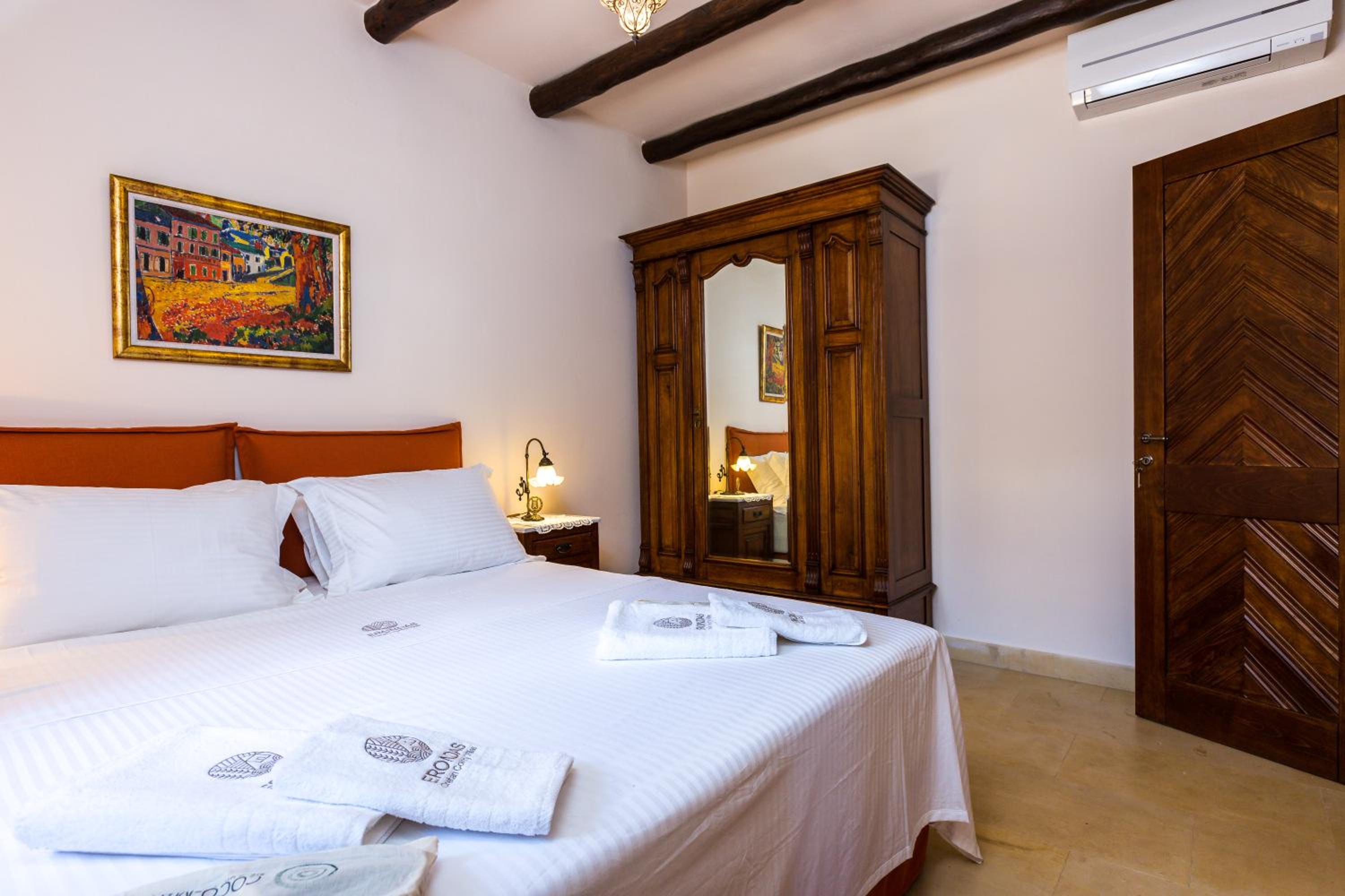 ERONDAS Cretan Country Villas