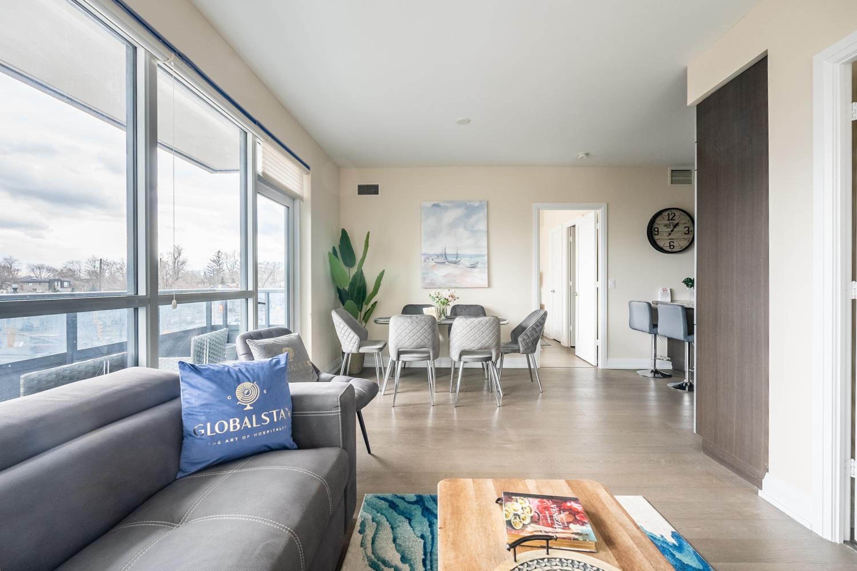 Stylish 2 BR & Den 2BA with Free Parking