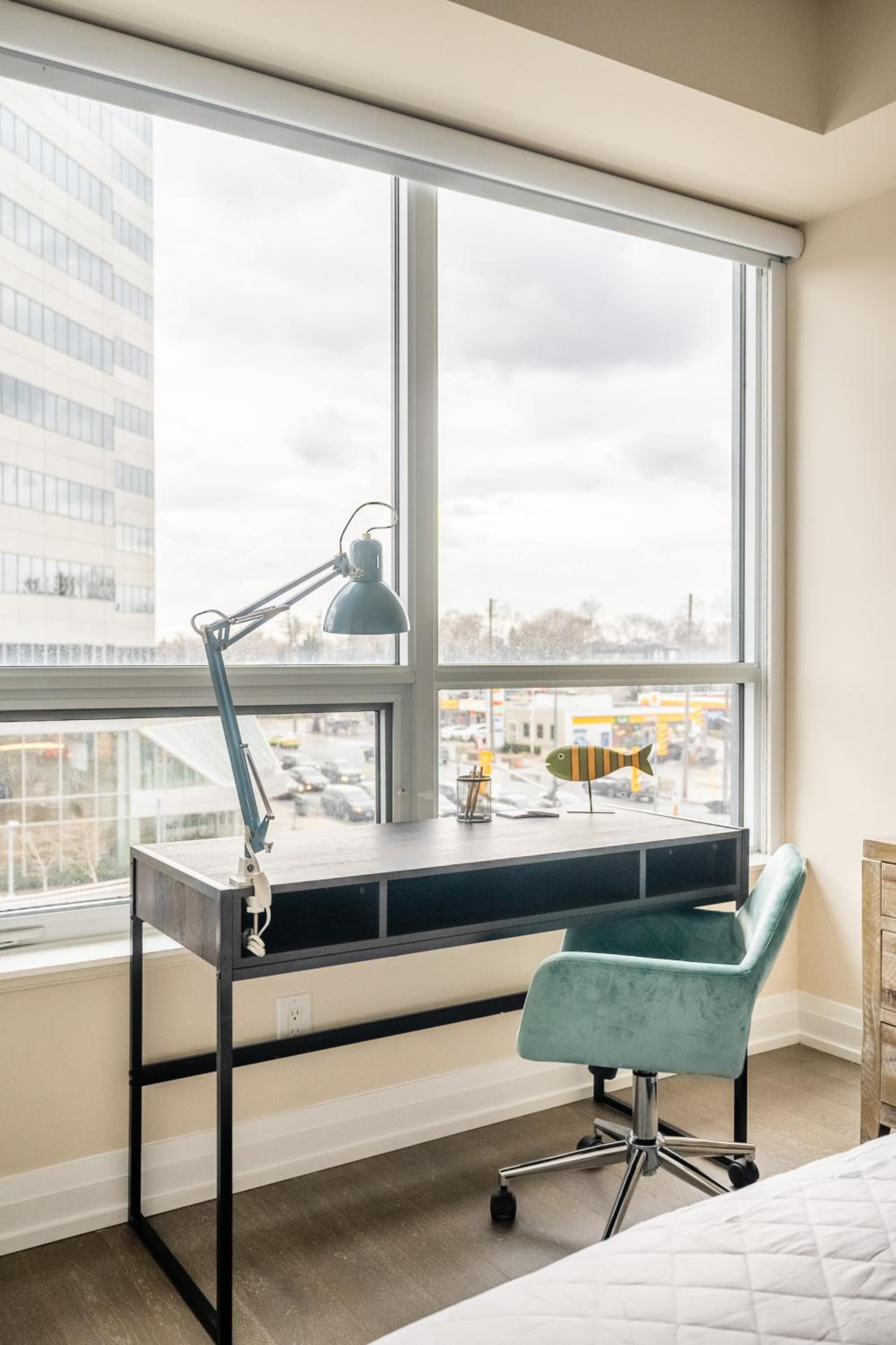 Stylish 2 BR & Den 2BA with Free Parking