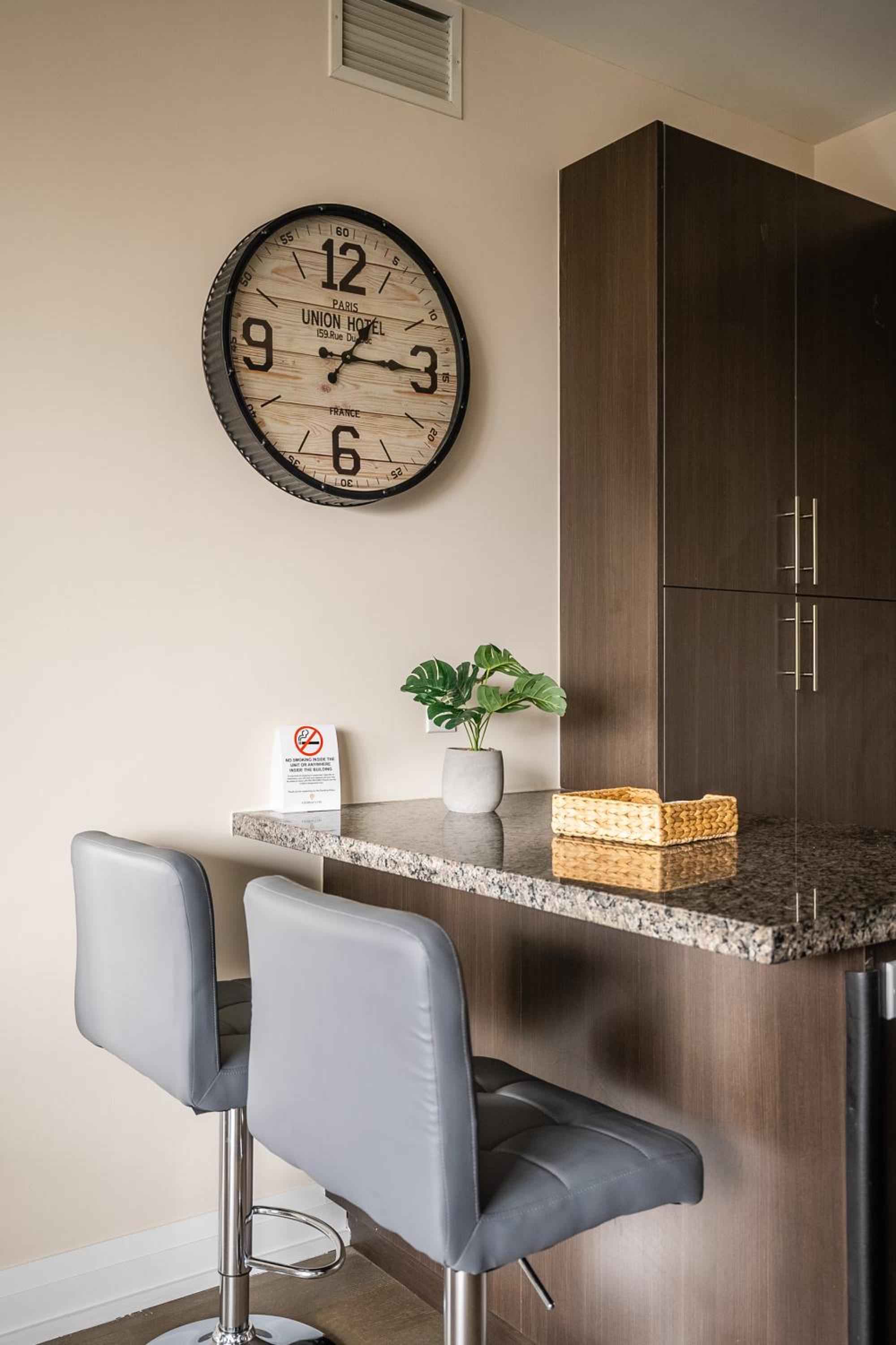 Stylish 2 BR & Den 2BA with Free Parking