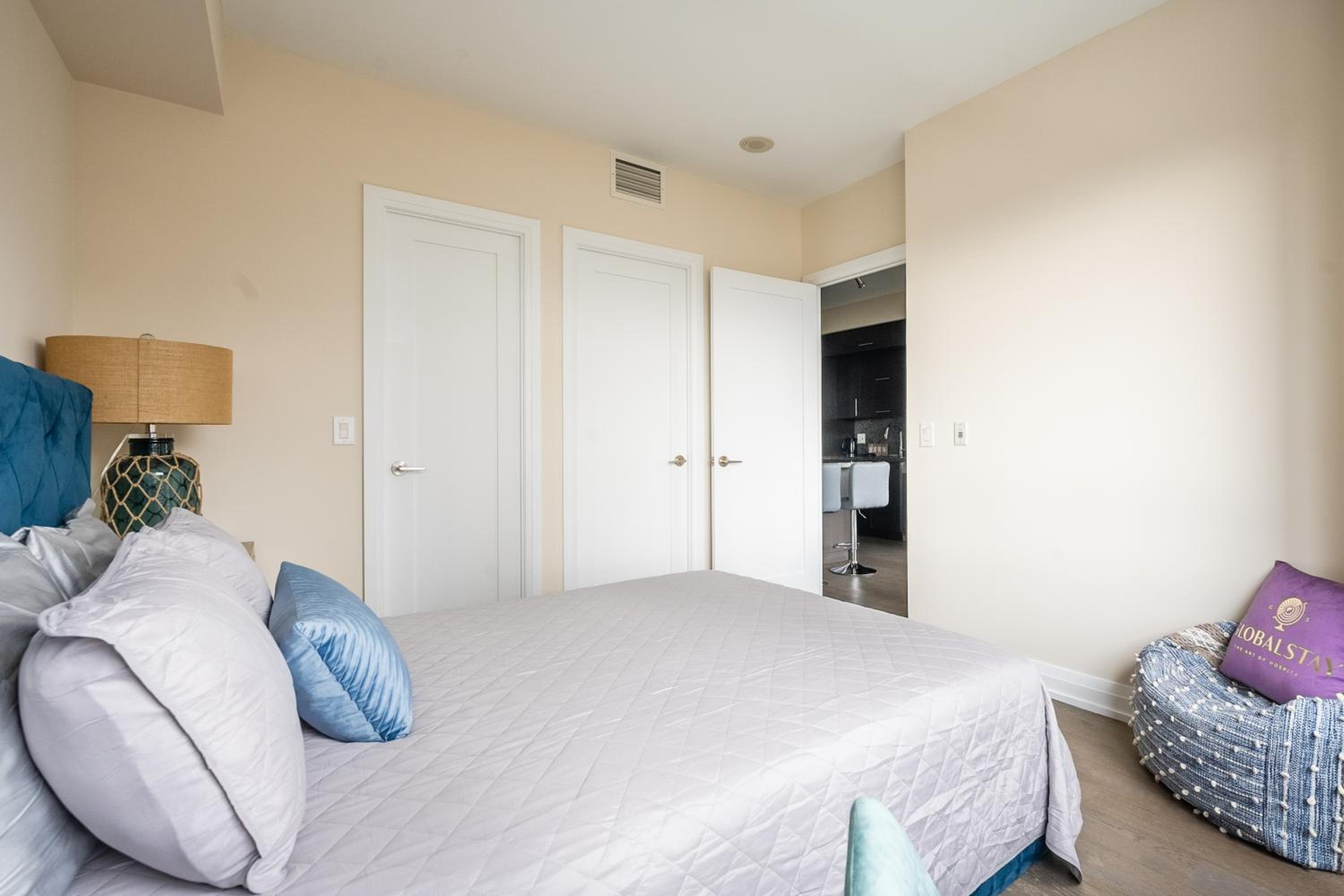 Stylish 2 BR & Den 2BA with Free Parking