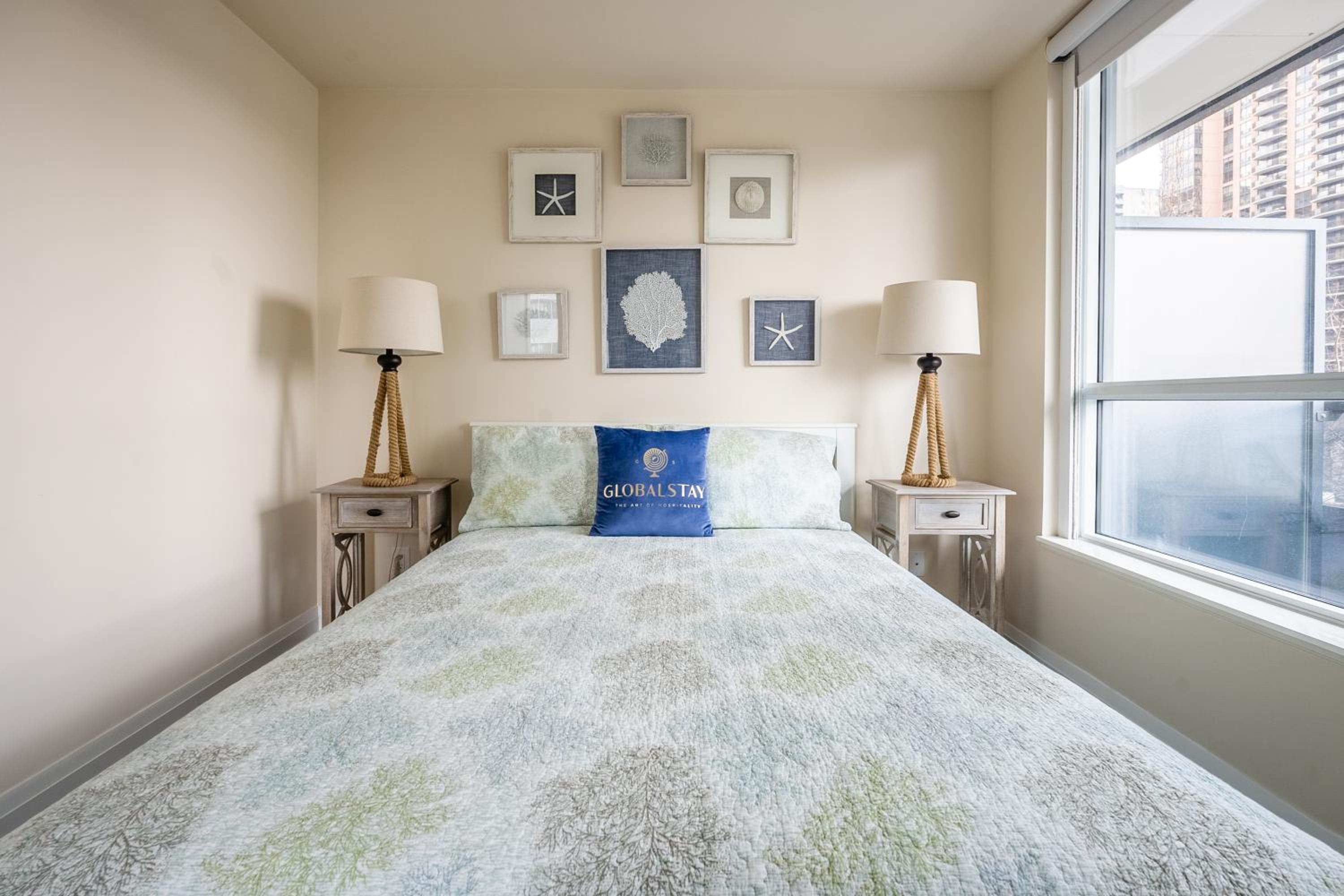 Stylish 2 BR & Den 2BA with Free Parking