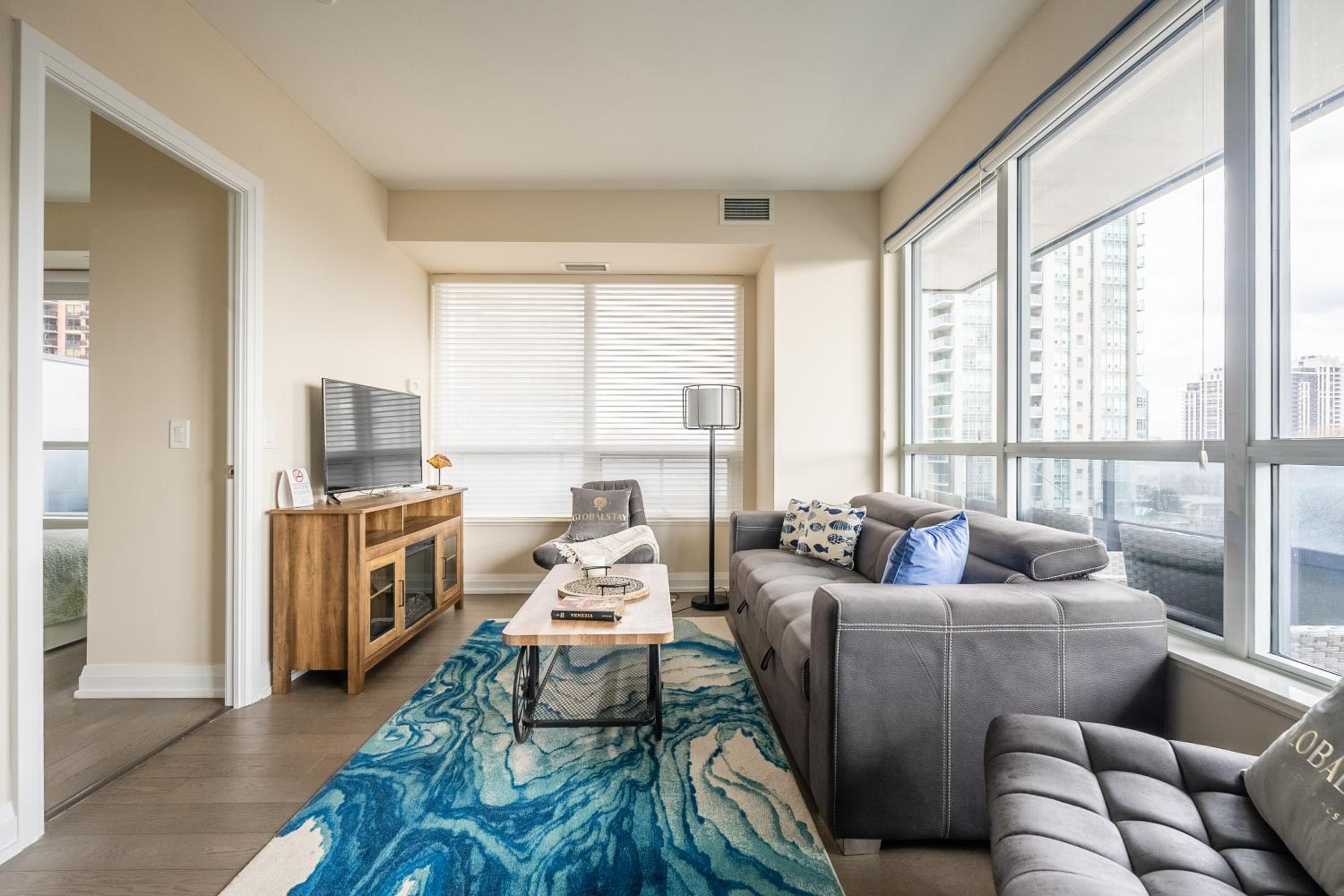 Stylish 2 BR & Den 2BA with Free Parking