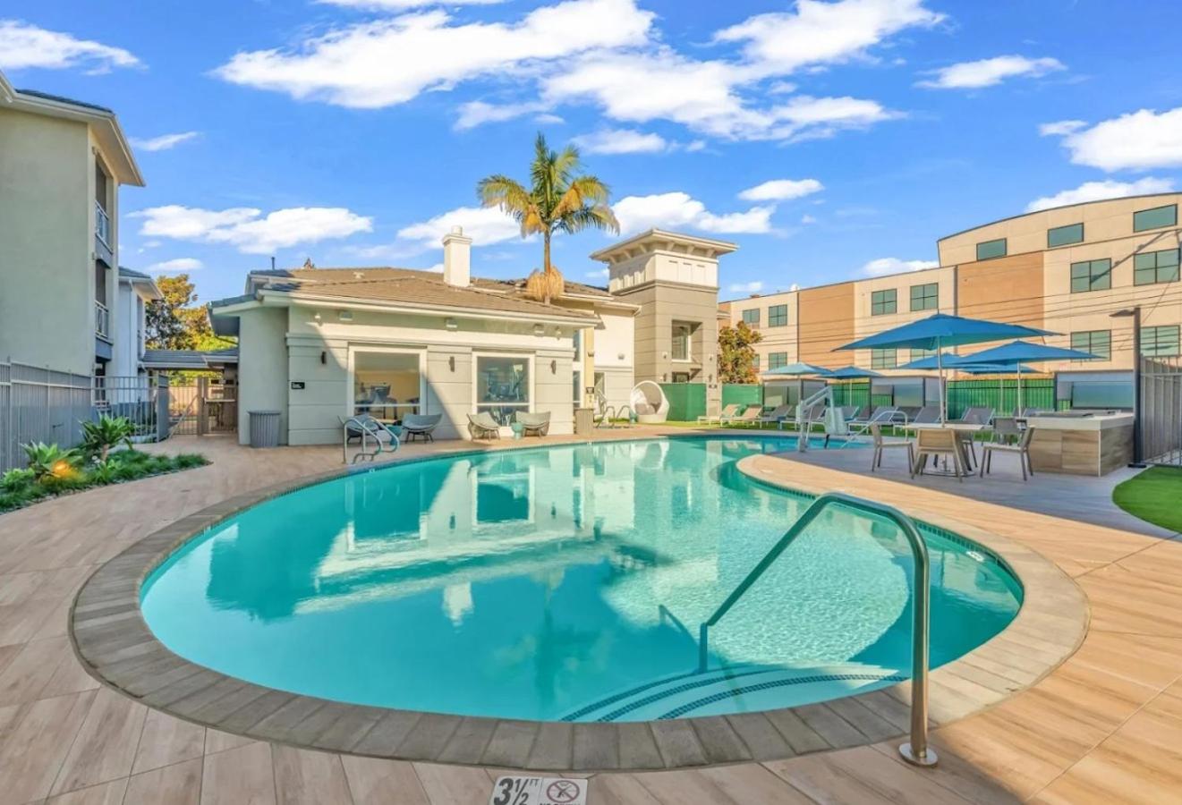 Deluxe Living in Marina Del Rey - Pool, Hot Tub, Gym