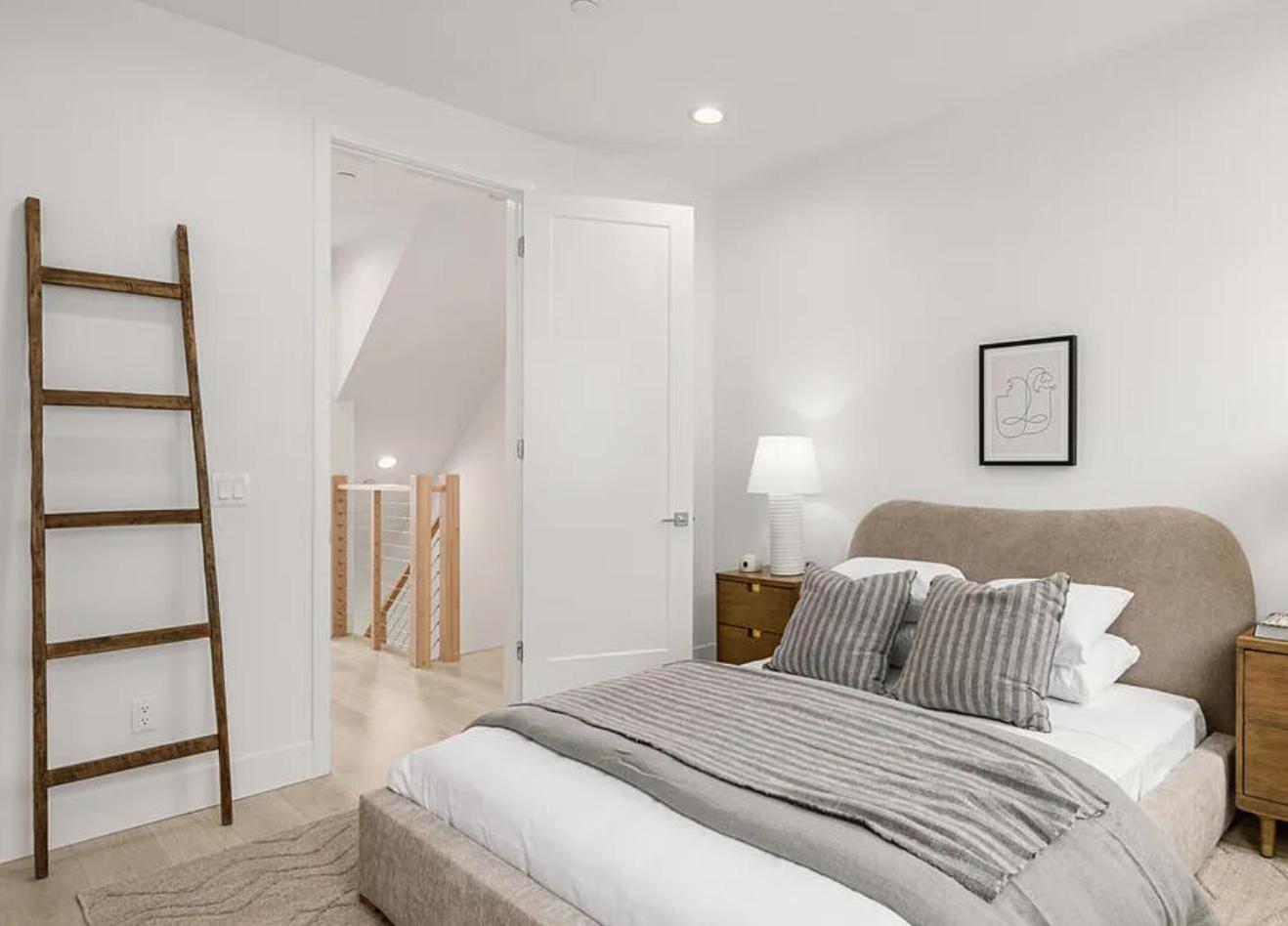 Modern 5-bedroom House FREE parking