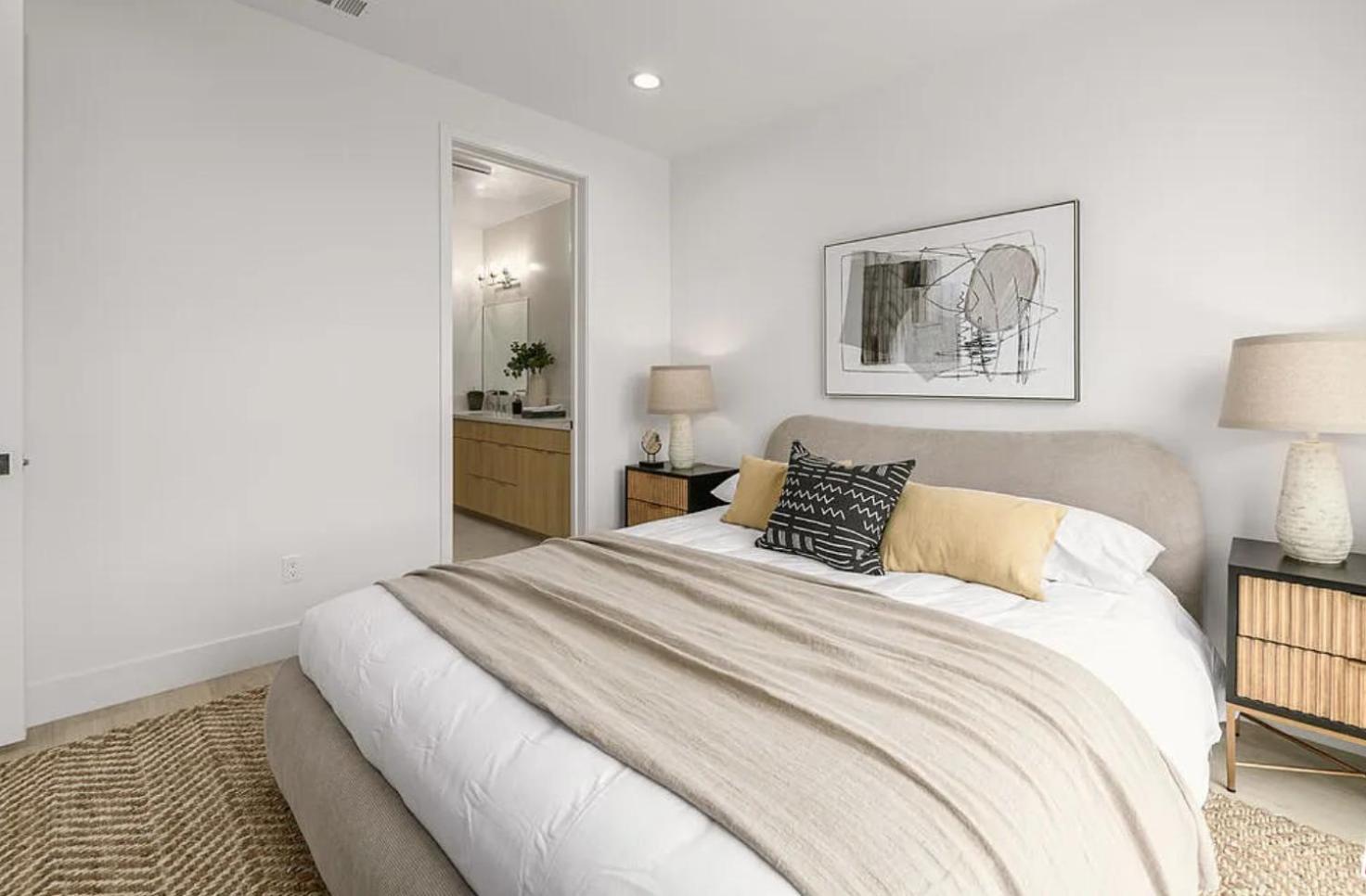 Modern 5-bedroom House FREE parking