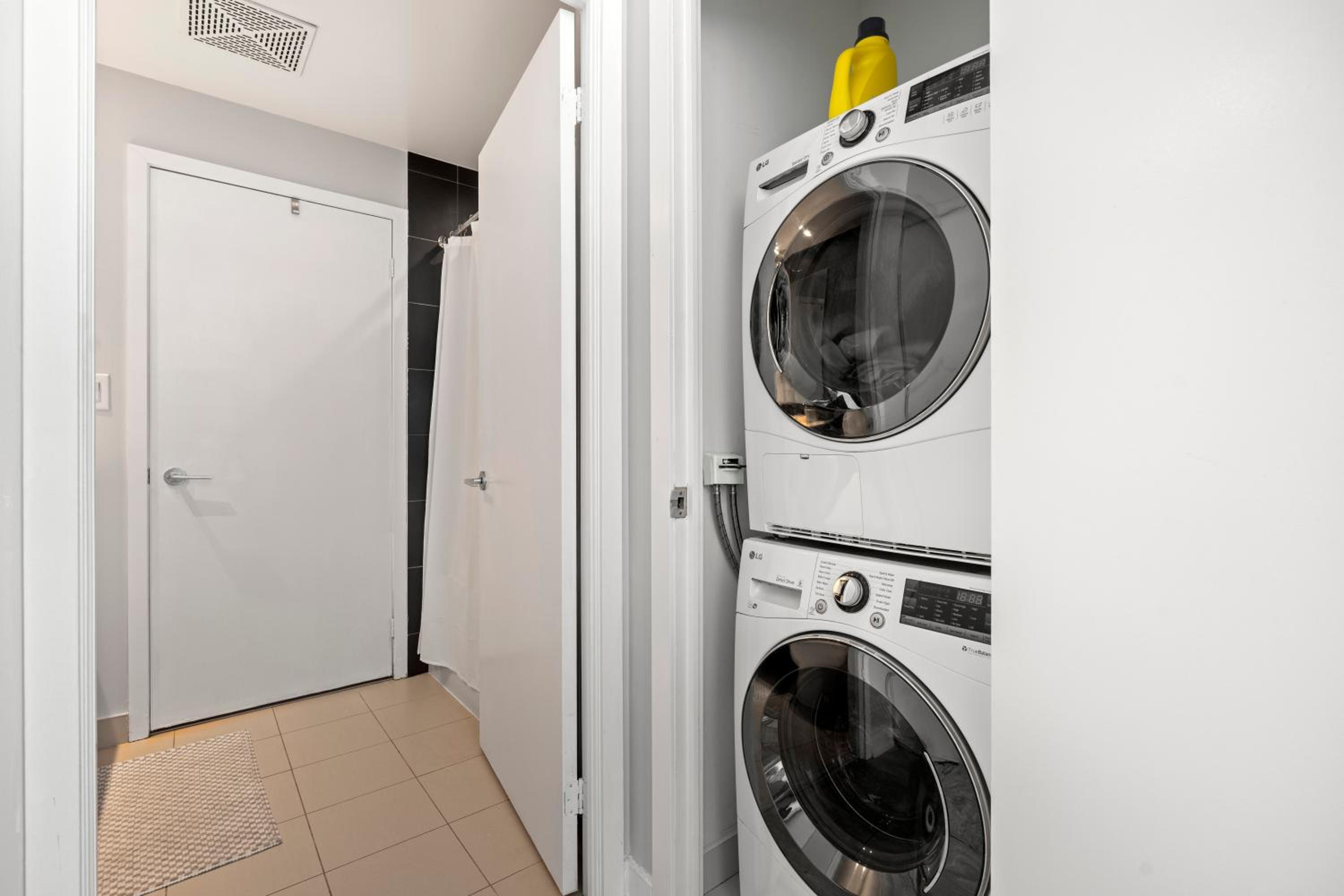 High Floor 1 Bedroom plus Den Condo Iceboat Terrace Downtown Toronto