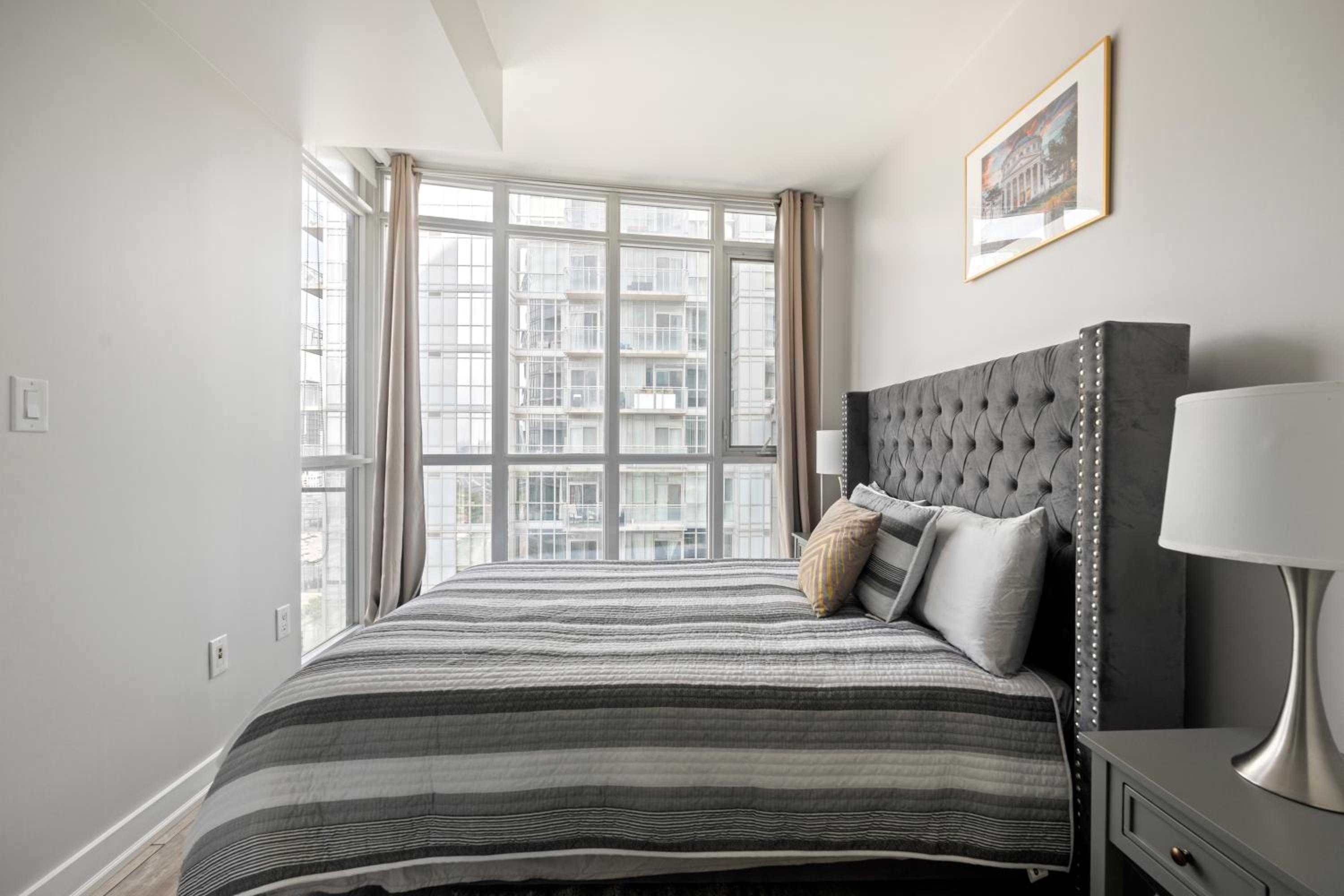 High Floor 1 Bedroom plus Den Condo Iceboat Terrace Downtown Toronto