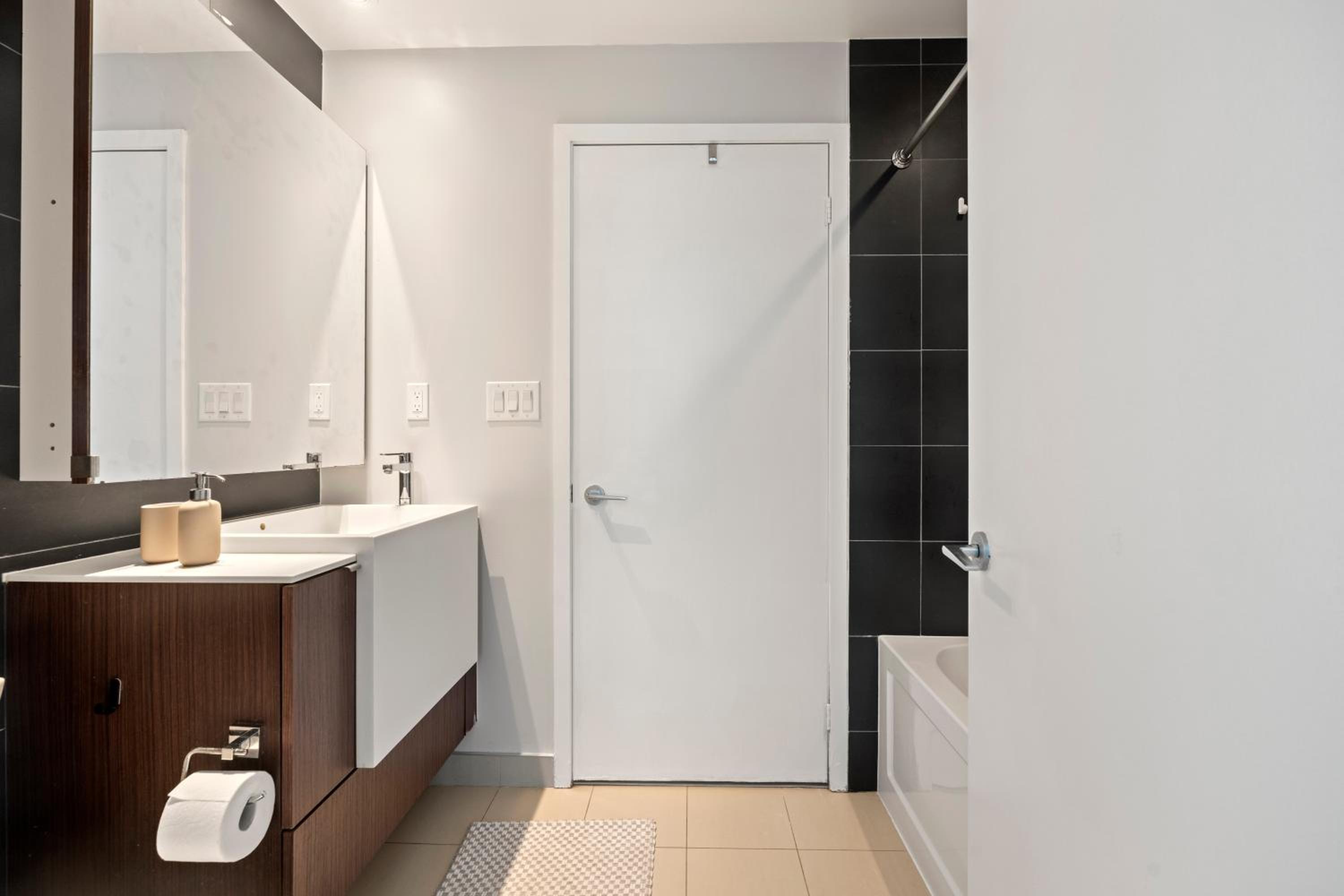 High Floor 1 Bedroom plus Den Condo Iceboat Terrace Downtown Toronto