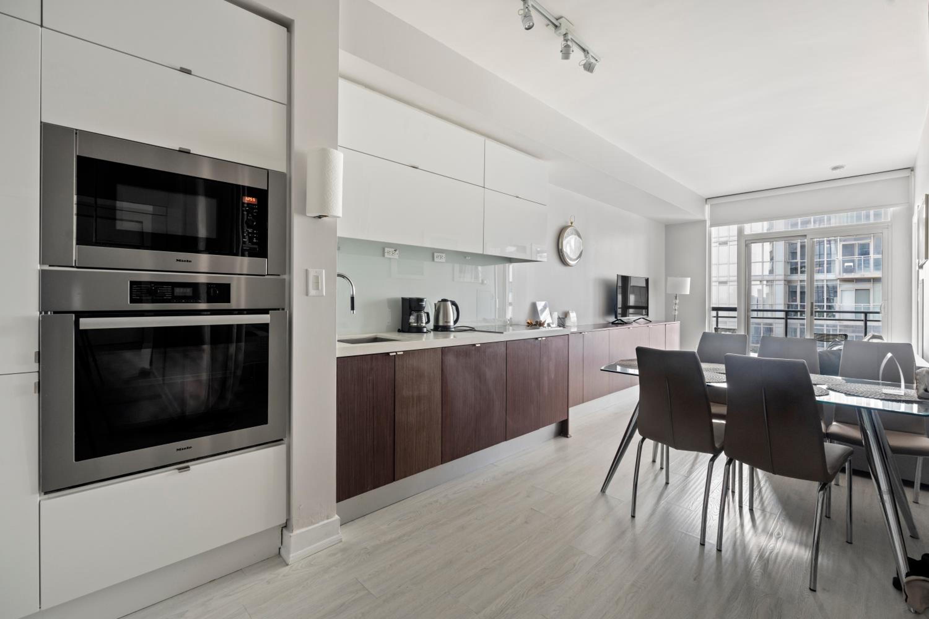 High Floor 1 Bedroom plus Den Condo Iceboat Terrace Downtown Toronto