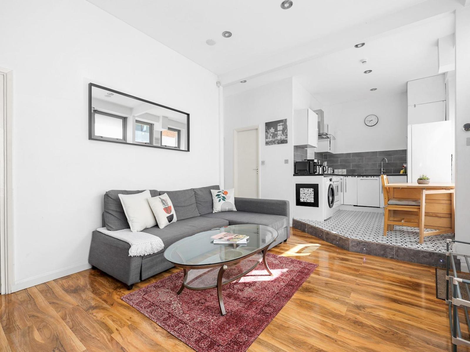 Pass the Keys Calm Brick Lane Area Stay, 2BR Home