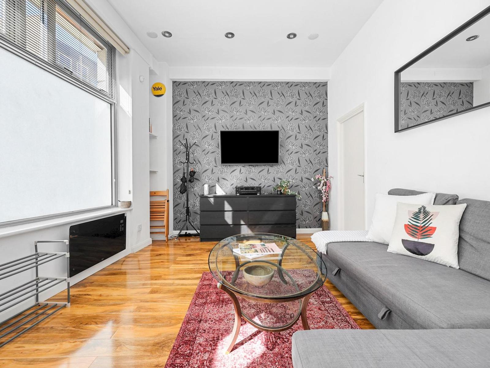 Pass the Keys Calm Brick Lane Area Stay, 2BR Home