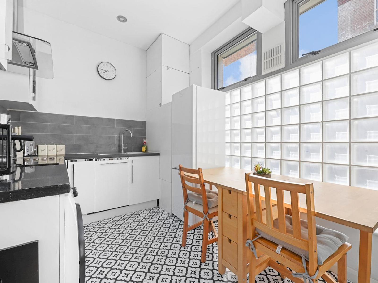 Pass the Keys Calm Brick Lane Area Stay, 2BR Home