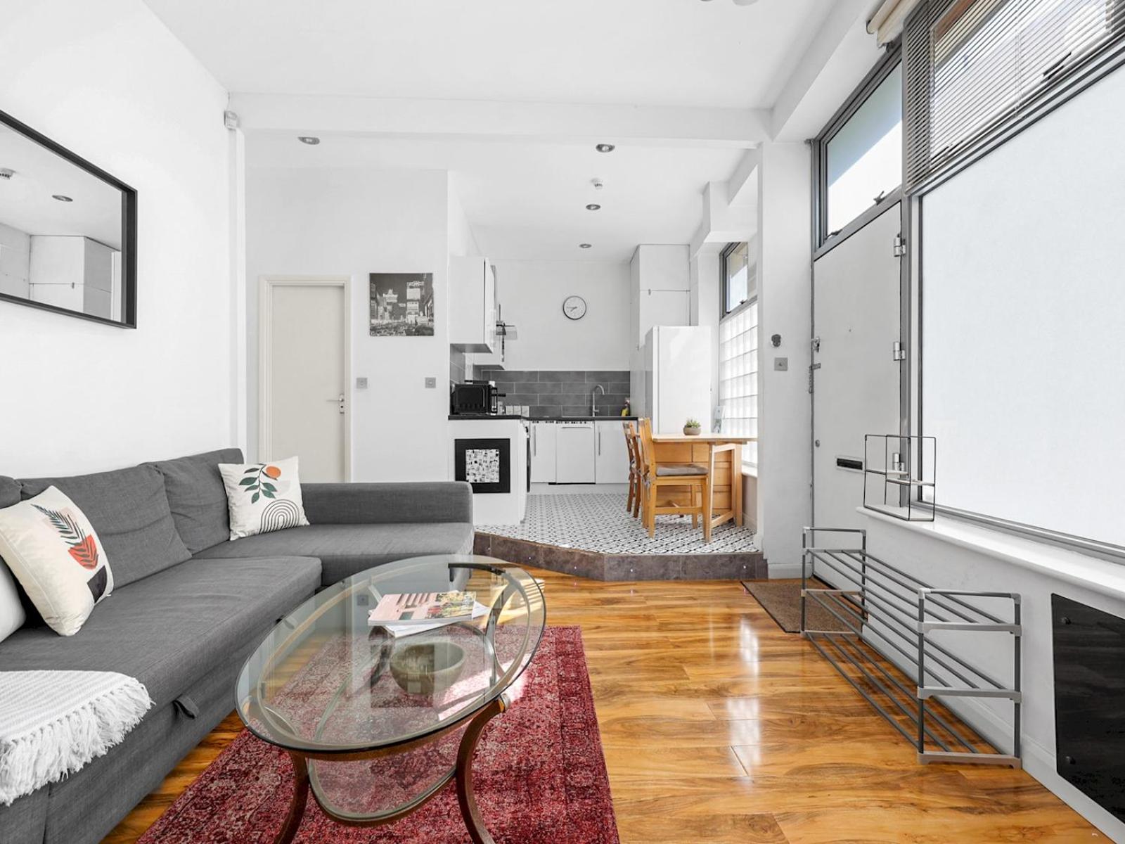 Pass the Keys Calm Brick Lane Area Stay, 2BR Home