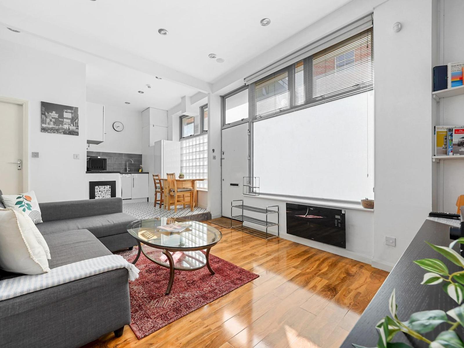 Pass the Keys Calm Brick Lane Area Stay, 2BR Home