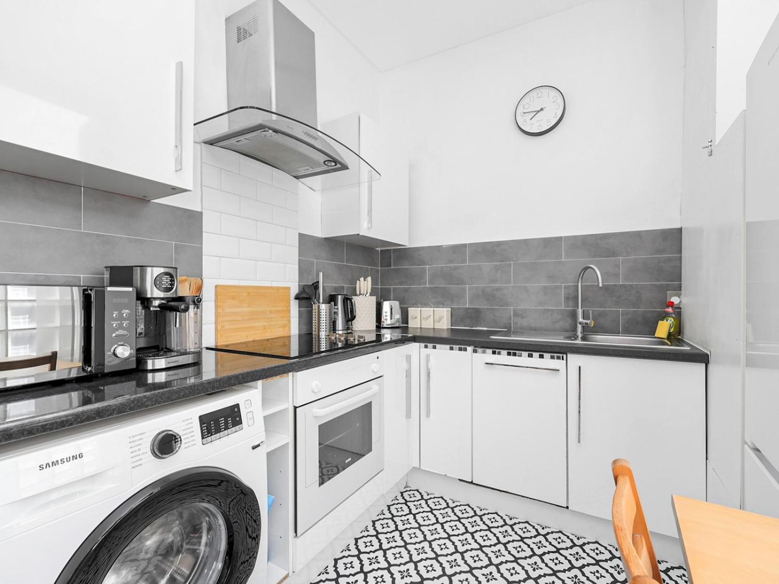 Pass the Keys Calm Brick Lane Area Stay, 2BR Home