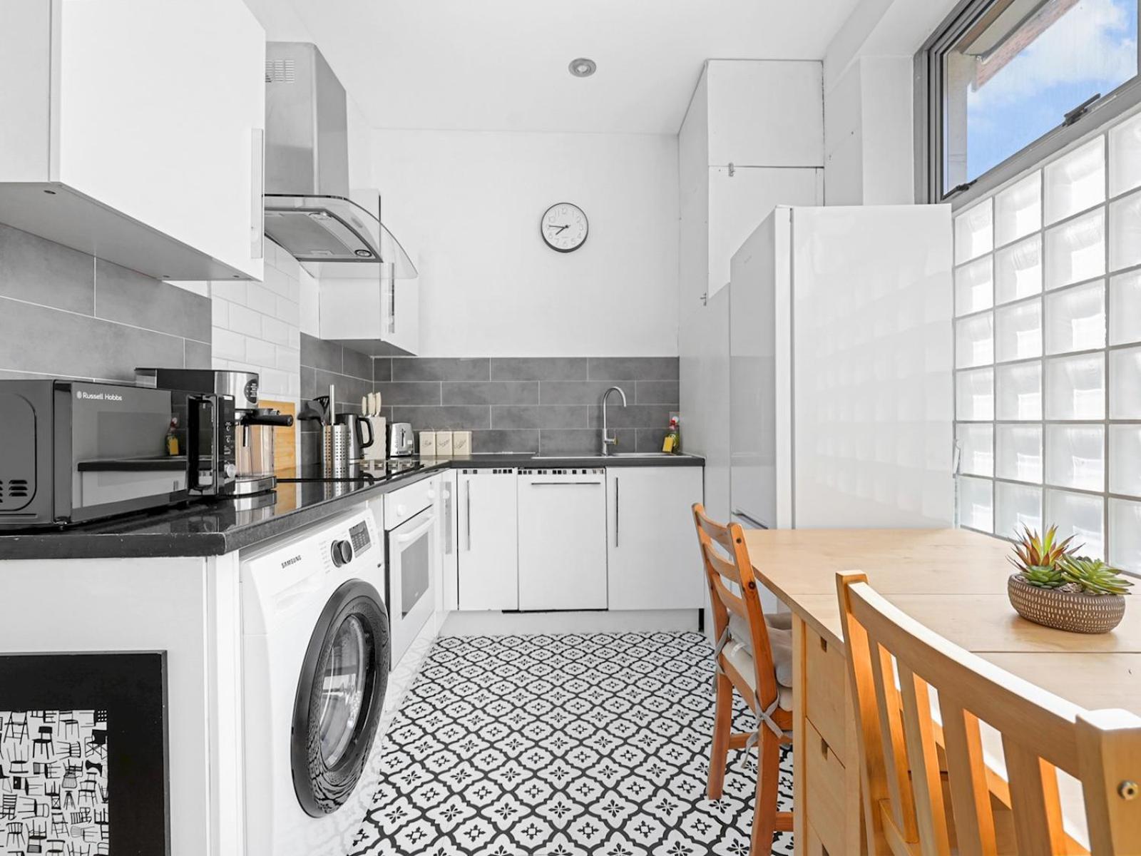 Pass the Keys Calm Brick Lane Area Stay, 2BR Home