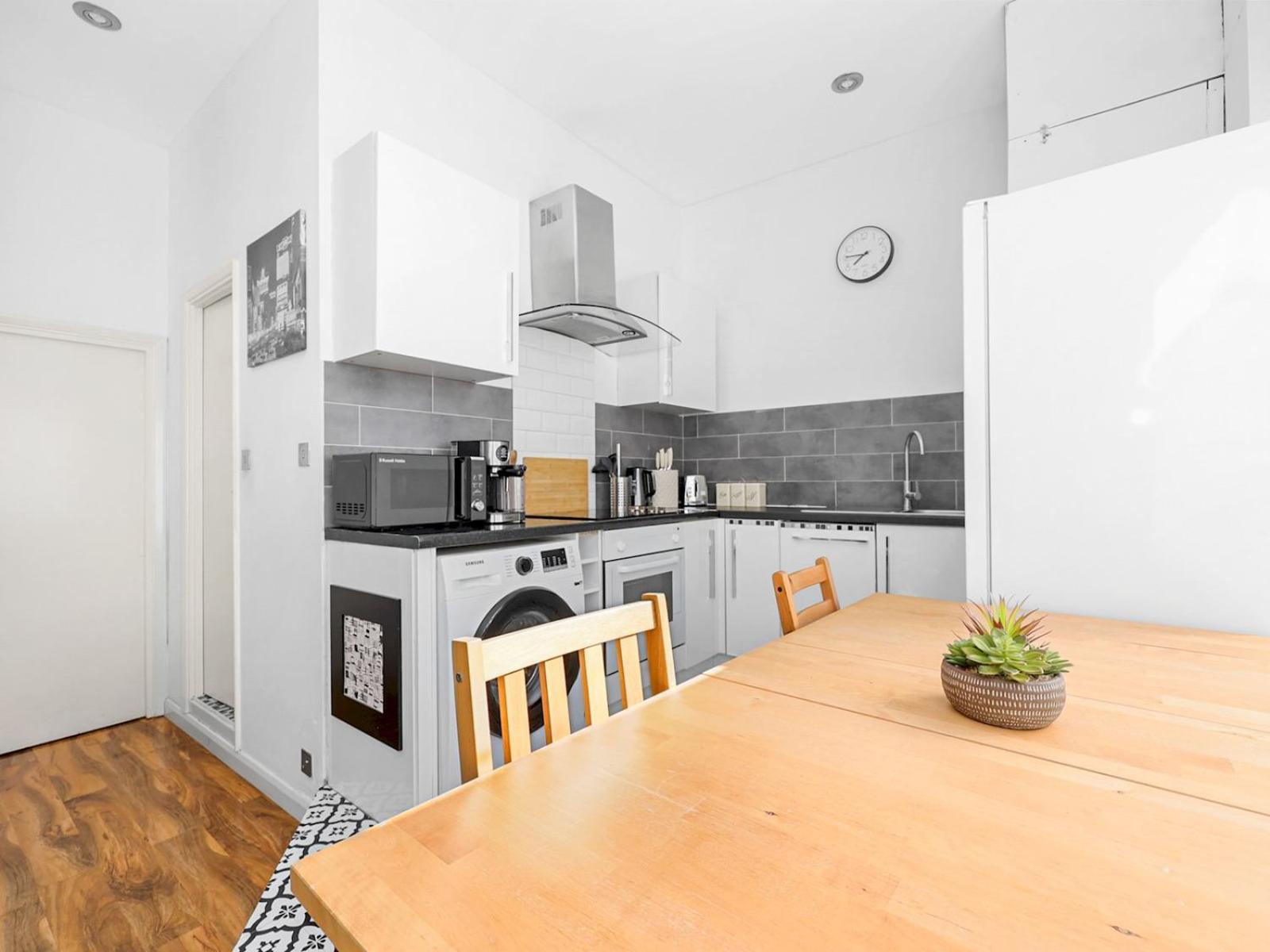Pass the Keys Calm Brick Lane Area Stay, 2BR Home