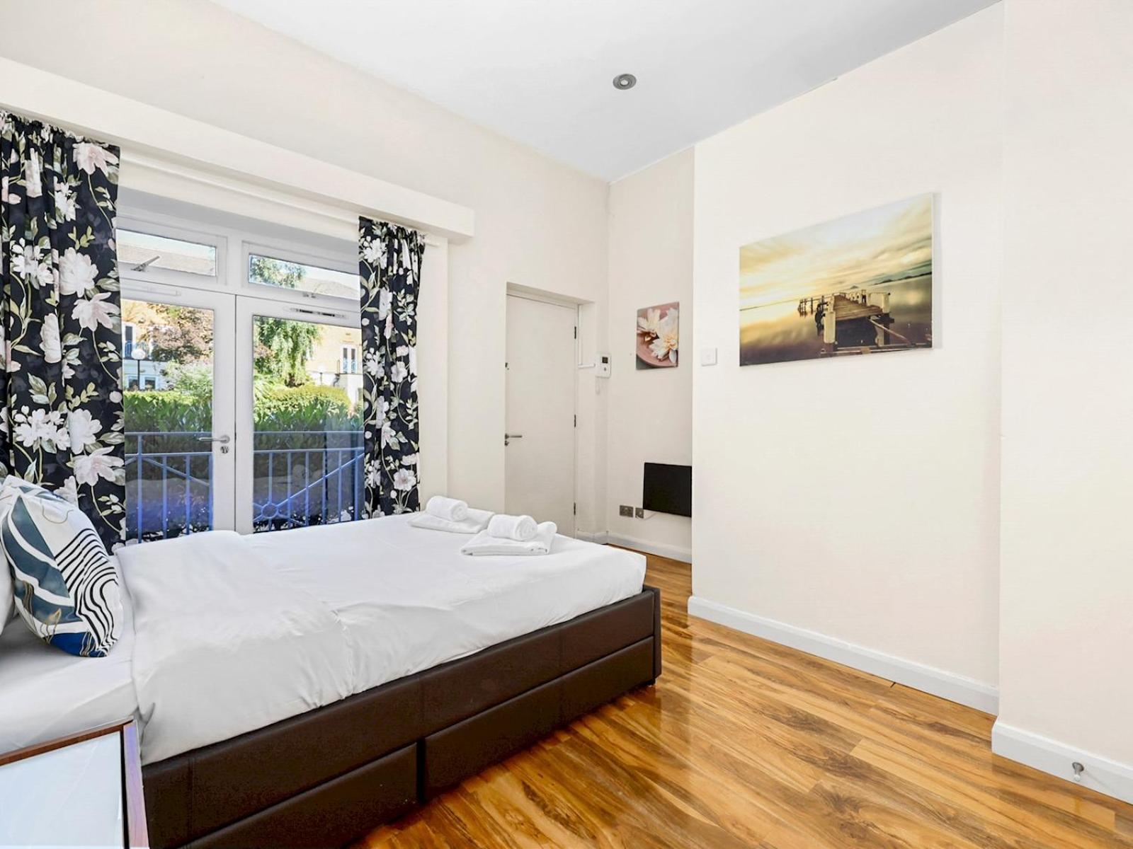 Pass the Keys Calm Brick Lane Area Stay, 2BR Home
