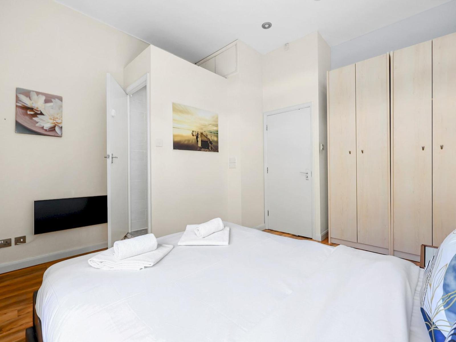Pass the Keys Calm Brick Lane Area Stay, 2BR Home